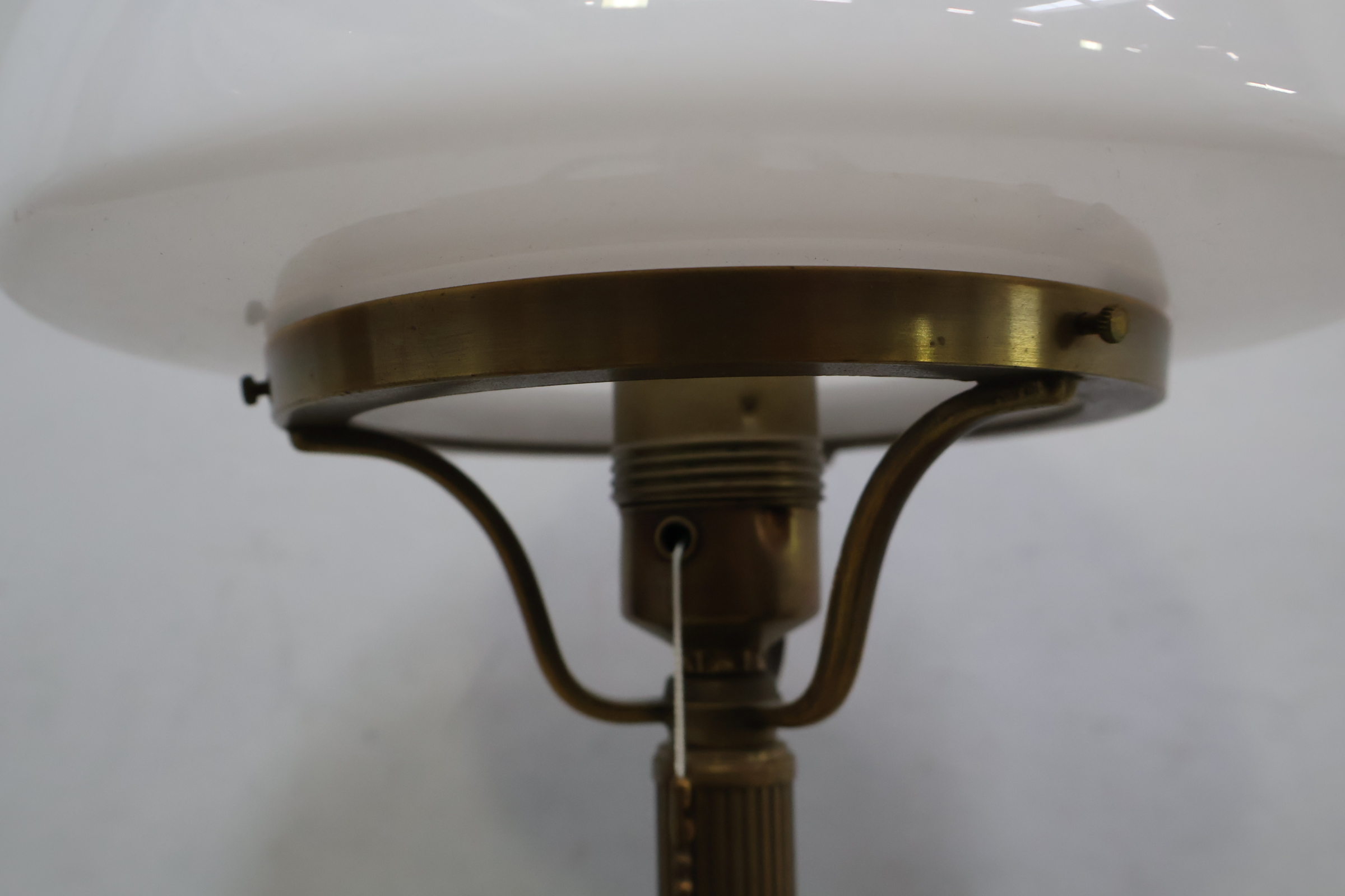 Klassieke messing tafellamp – foto 6 – kavel bij GSD Auctions, Zoeterwoude