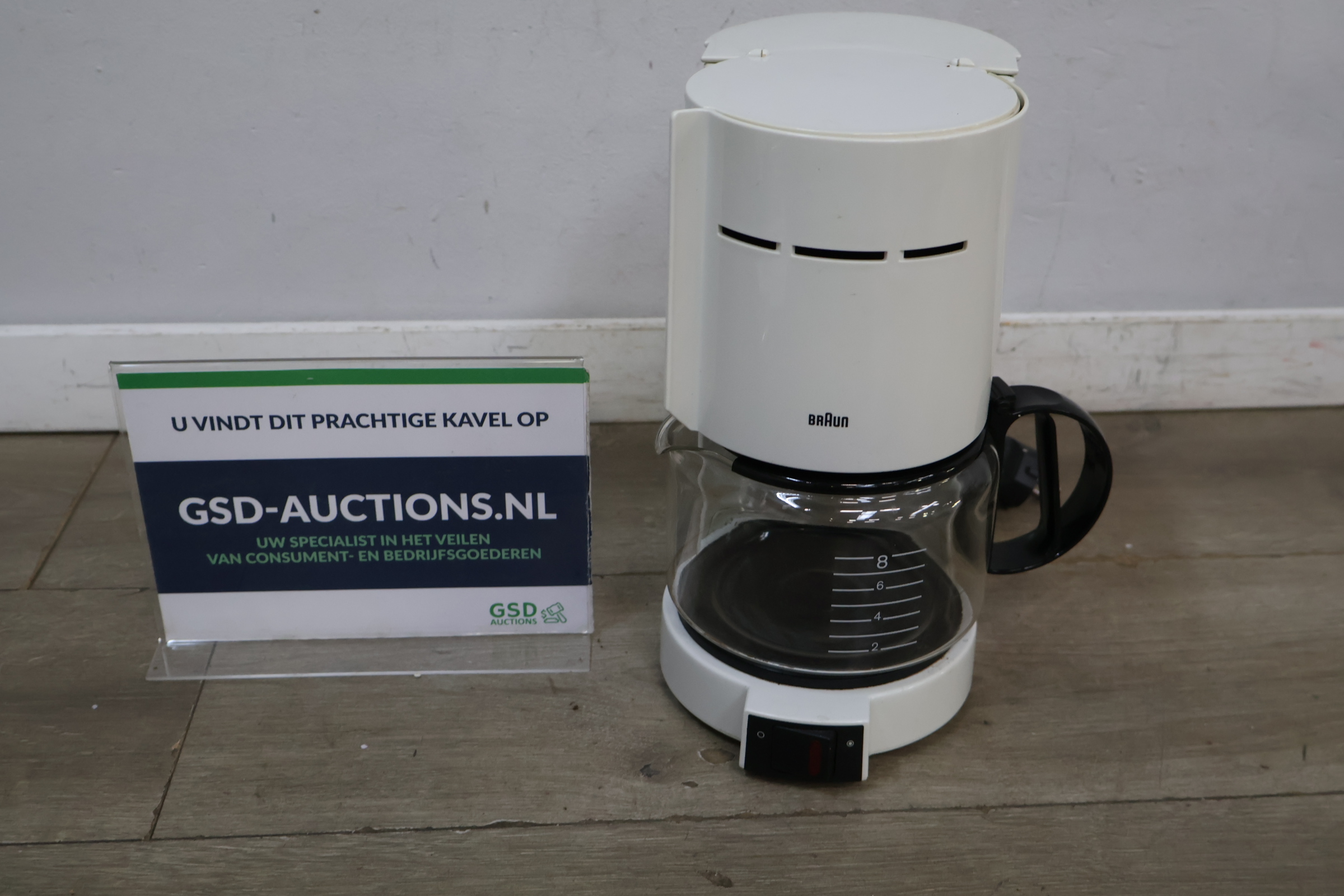 Braun koffiezetapparaat wit met glazen kan – foto 2 – kavel bij GSD Auctions, Zoeterwoude