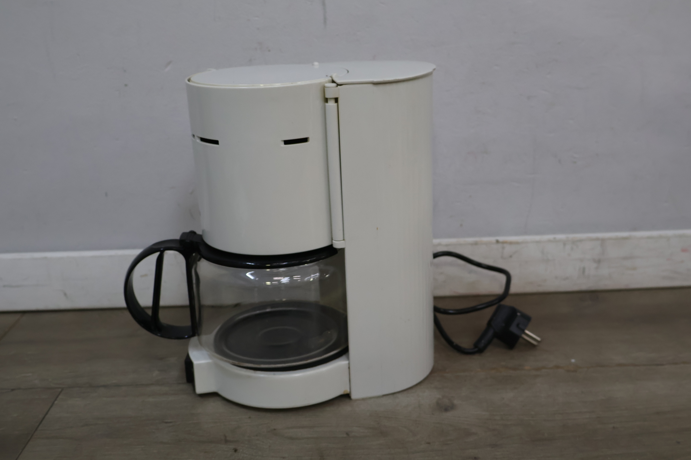Braun koffiezetapparaat wit met glazen kan – foto 5 – kavel bij GSD Auctions, Zoeterwoude