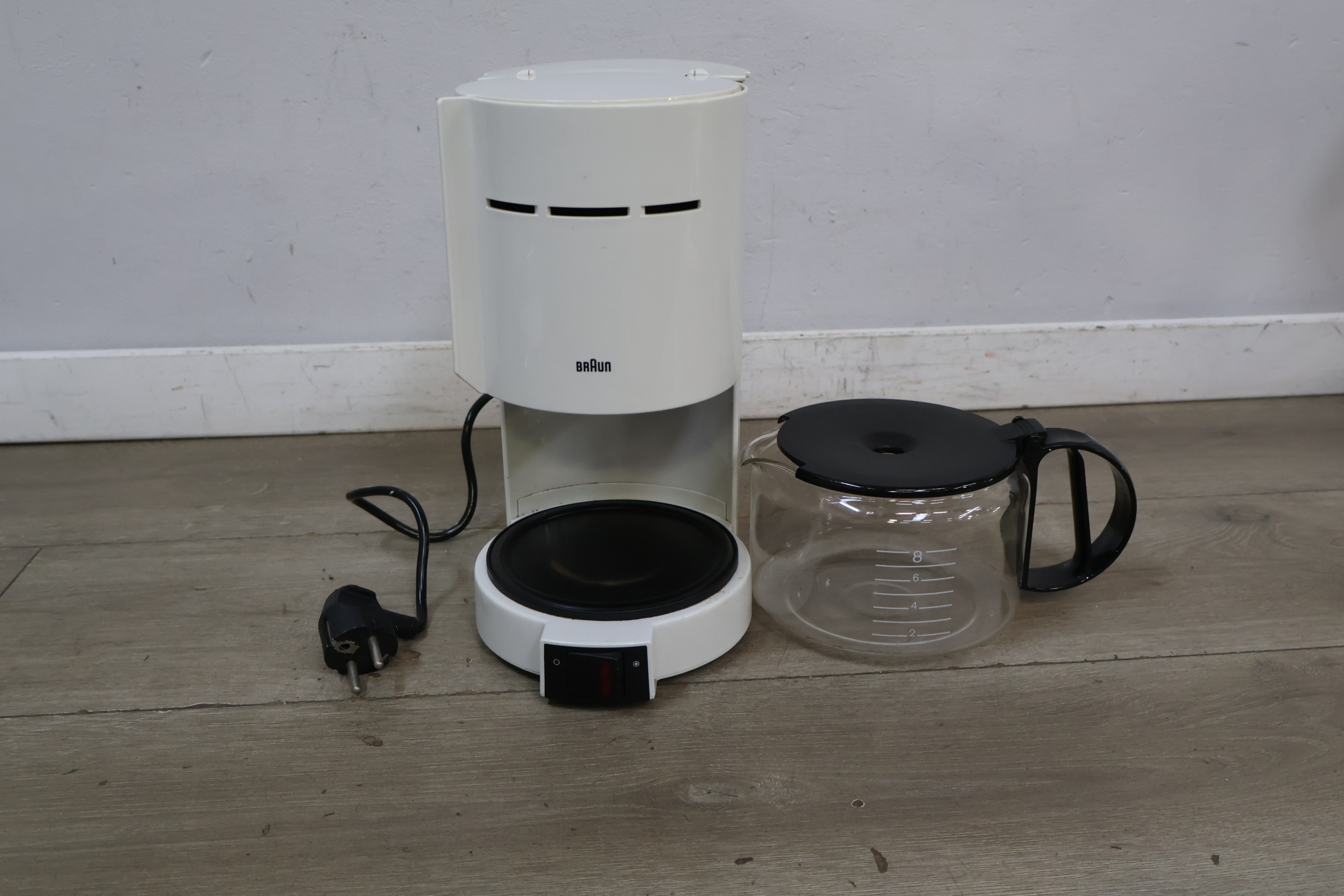 Braun koffiezetapparaat wit met glazen kan – foto 7 – kavel bij GSD Auctions, Zoeterwoude