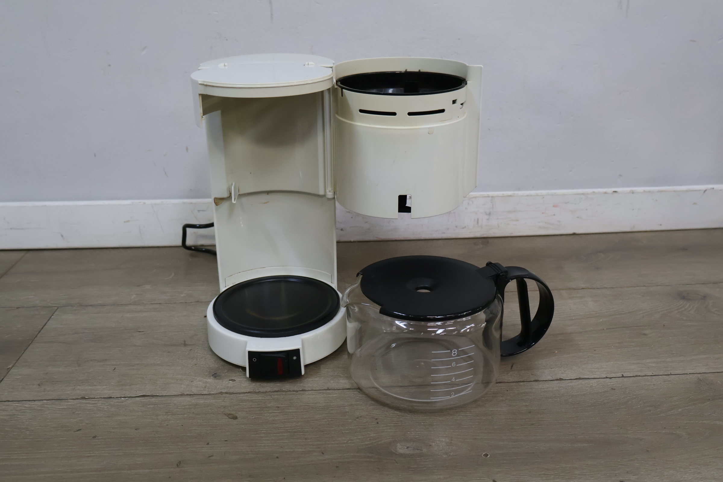Braun koffiezetapparaat wit met glazen kan – foto 10 – kavel bij GSD Auctions, Zoeterwoude