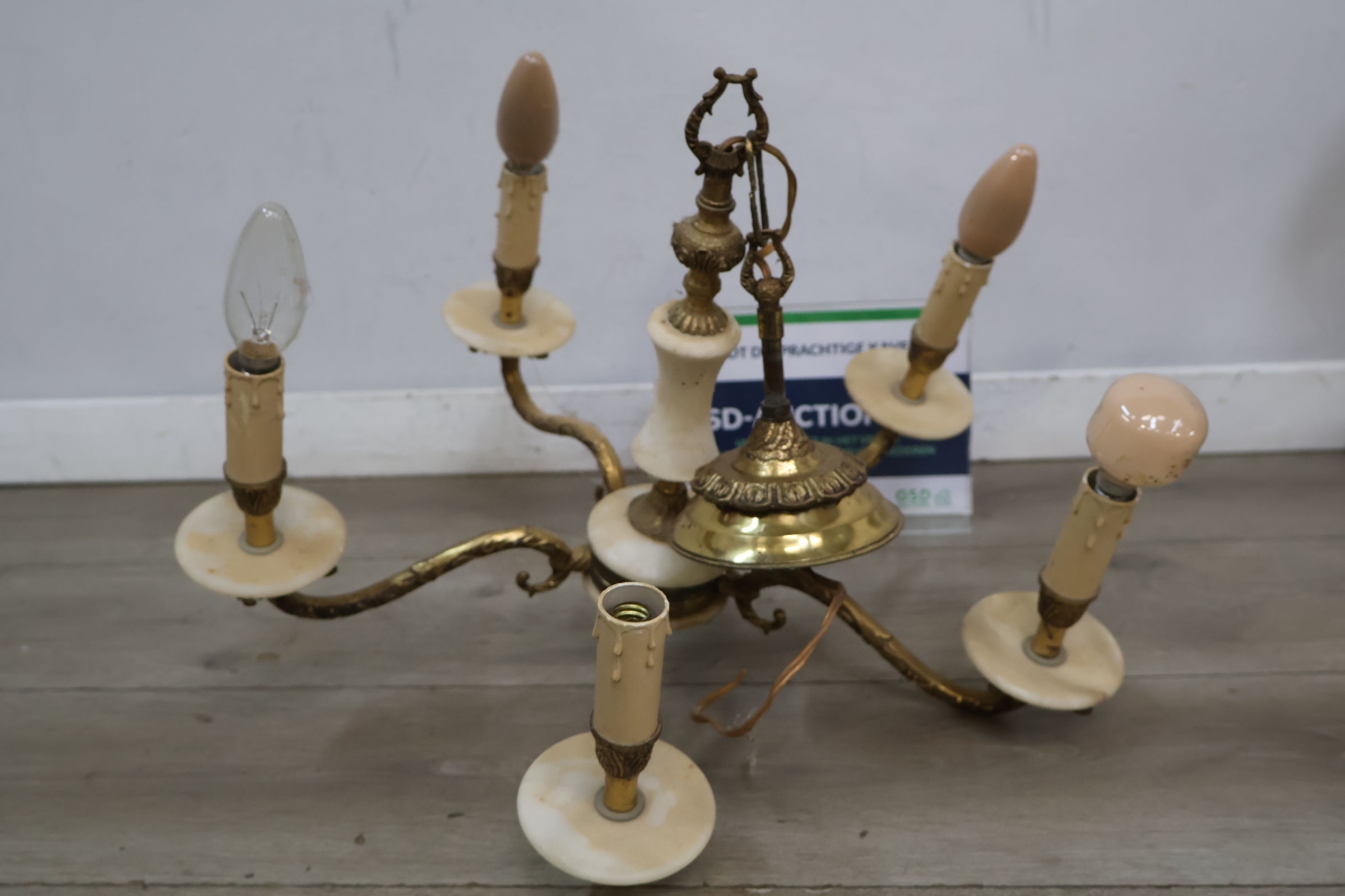 Klassieke zesarmige messing hanglamp – foto 2 – kavel bij GSD Auctions, Zoeterwoude