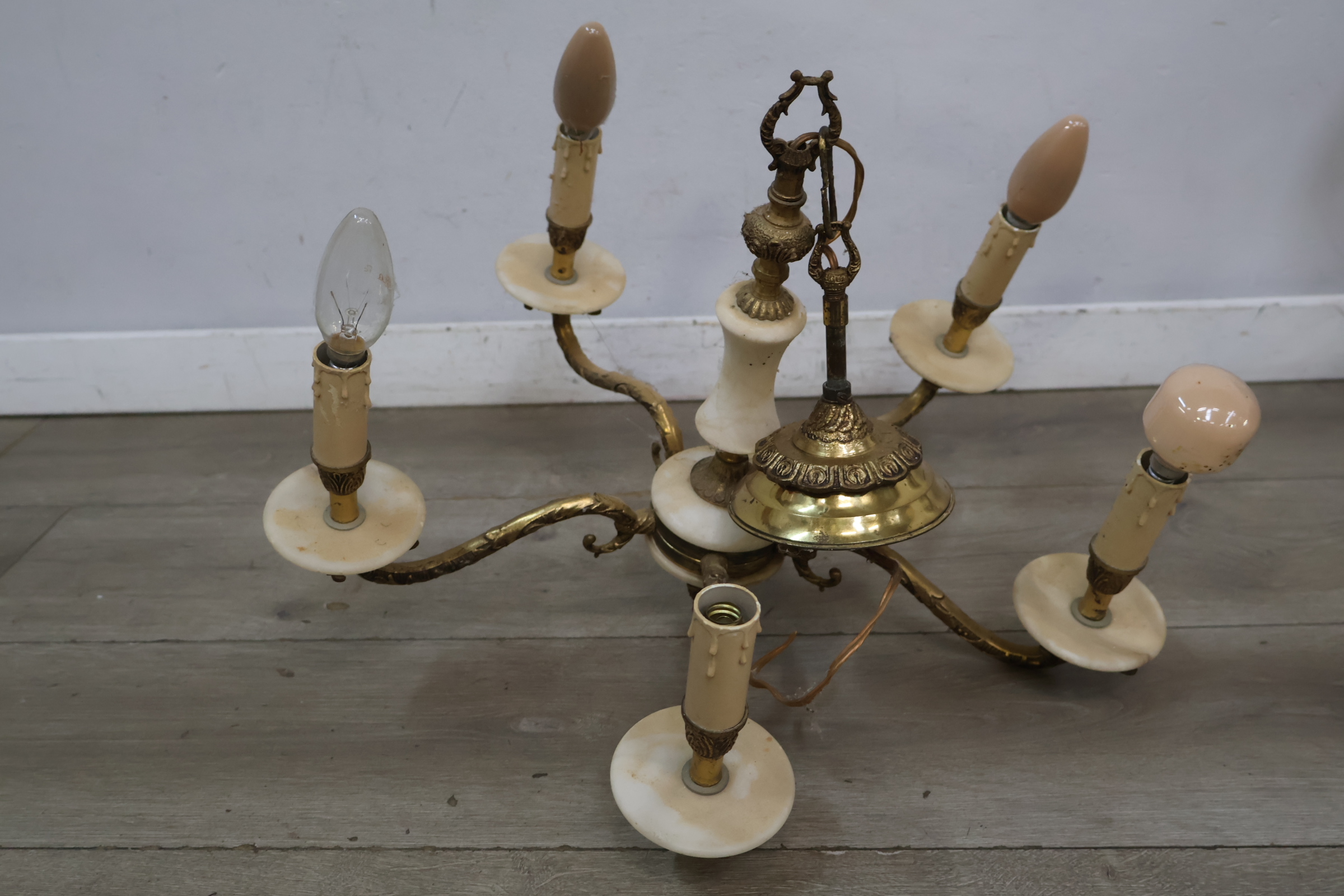Klassieke zesarmige messing hanglamp – foto 4 – kavel bij GSD Auctions, Zoeterwoude