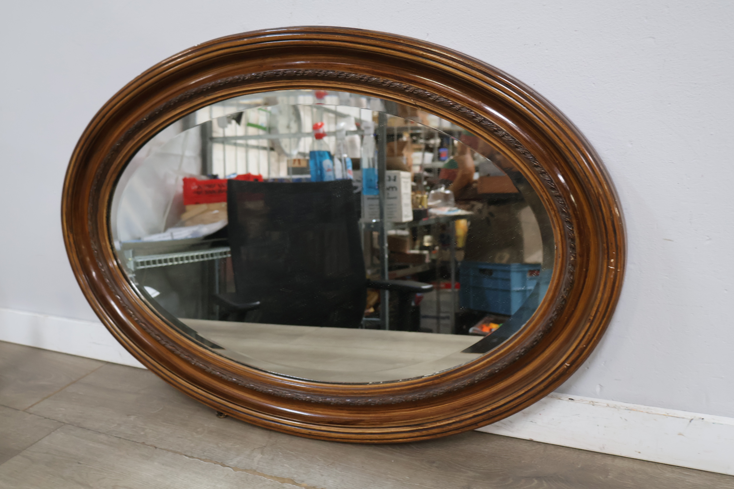 Ovale houten spiegel met sierlijke lijst – foto 6 – kavel bij GSD Auctions, Zoeterwoude