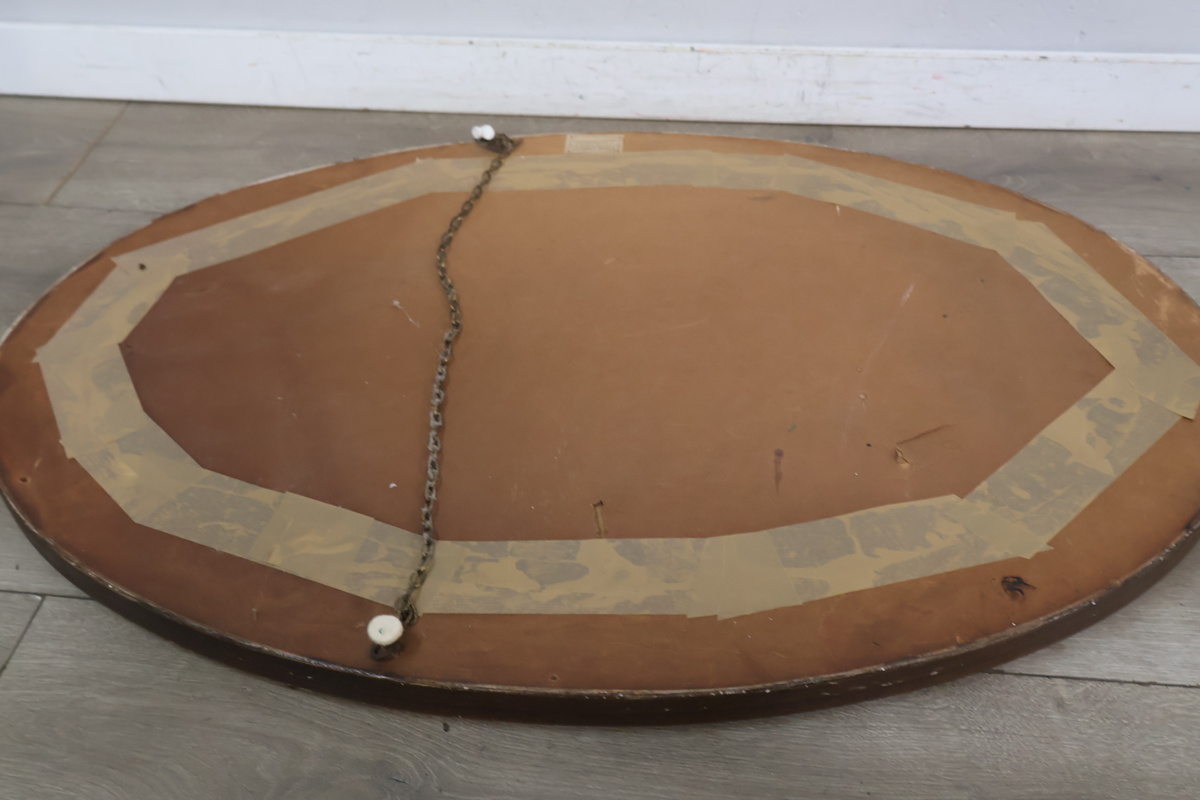 Ovale houten spiegel met sierlijke lijst – foto 9 – kavel bij GSD Auctions, Zoeterwoude