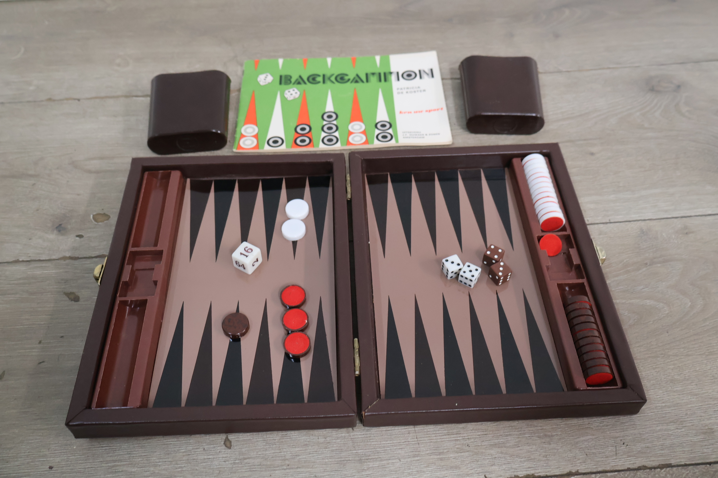 Backgammon spel in bruine opbergtas – foto 3 – kavel bij GSD Auctions, Zoeterwoude