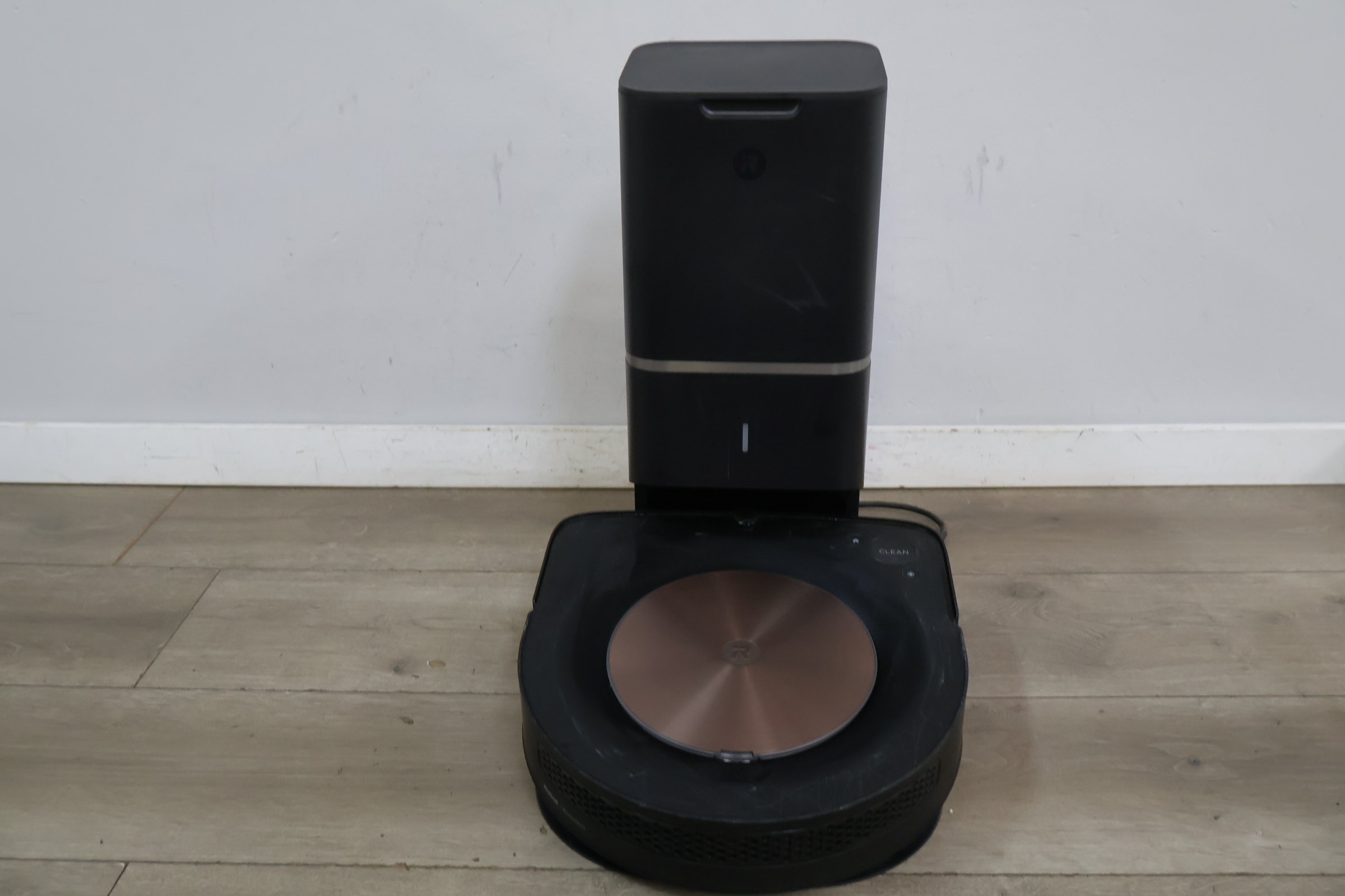 iRobot Roomba robotstofzuiger met oplaadstation – foto 4 – kavel bij GSD Auctions, Zoeterwoude