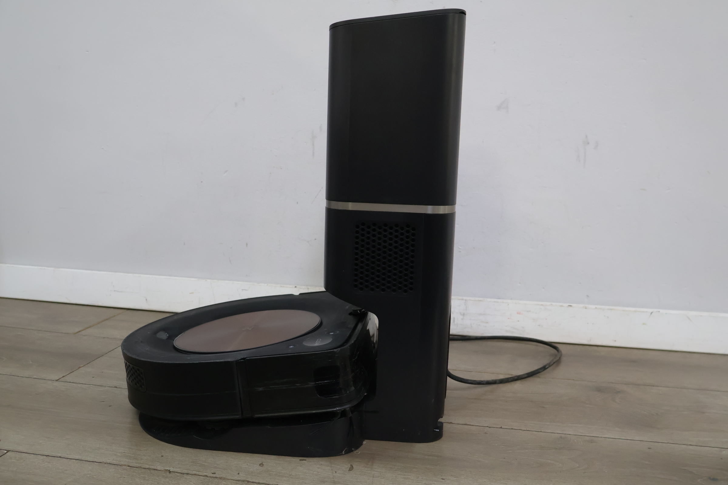 iRobot Roomba robotstofzuiger met oplaadstation – foto 5 – kavel bij GSD Auctions, Zoeterwoude