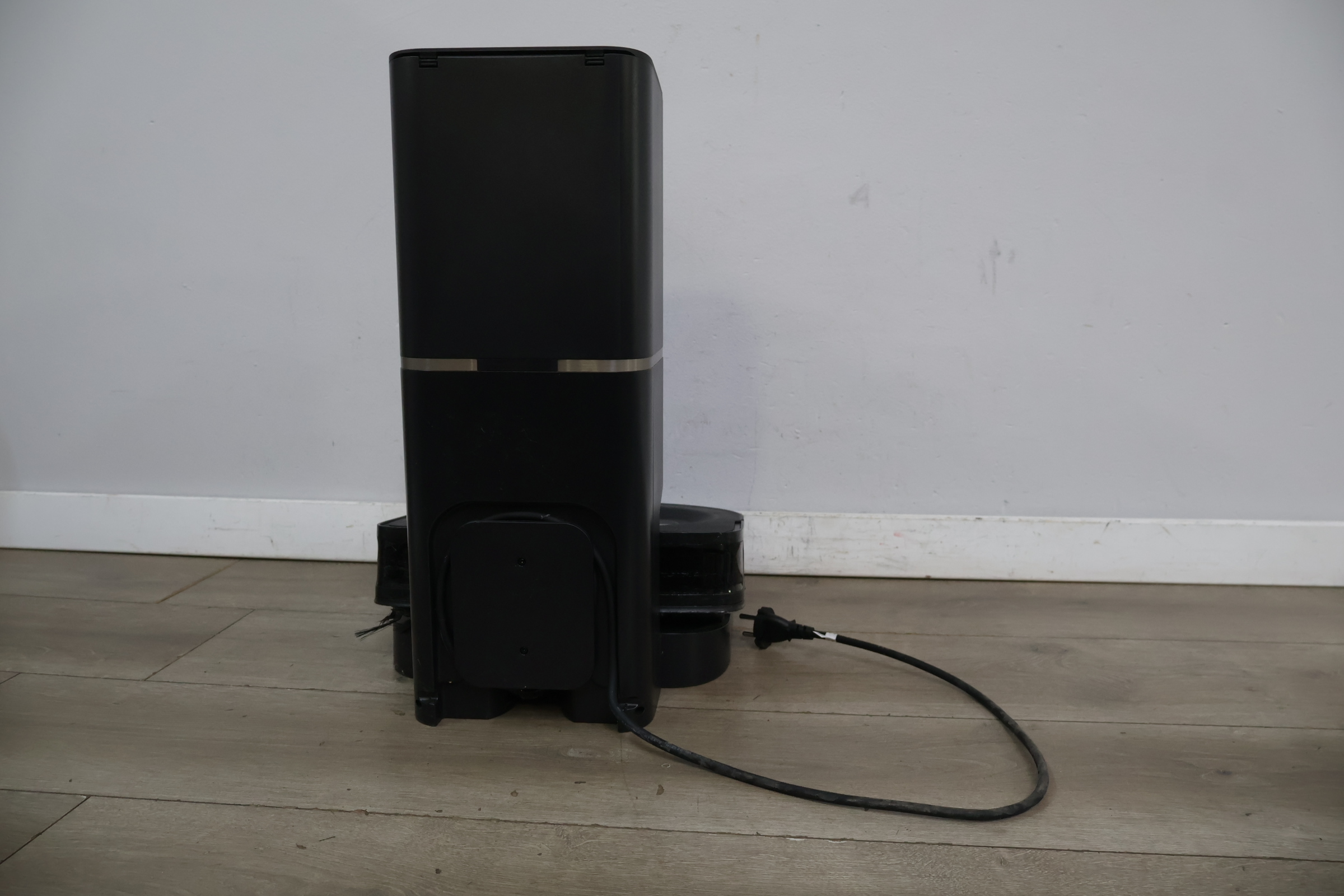iRobot Roomba robotstofzuiger met oplaadstation – foto 6 – kavel bij GSD Auctions, Zoeterwoude