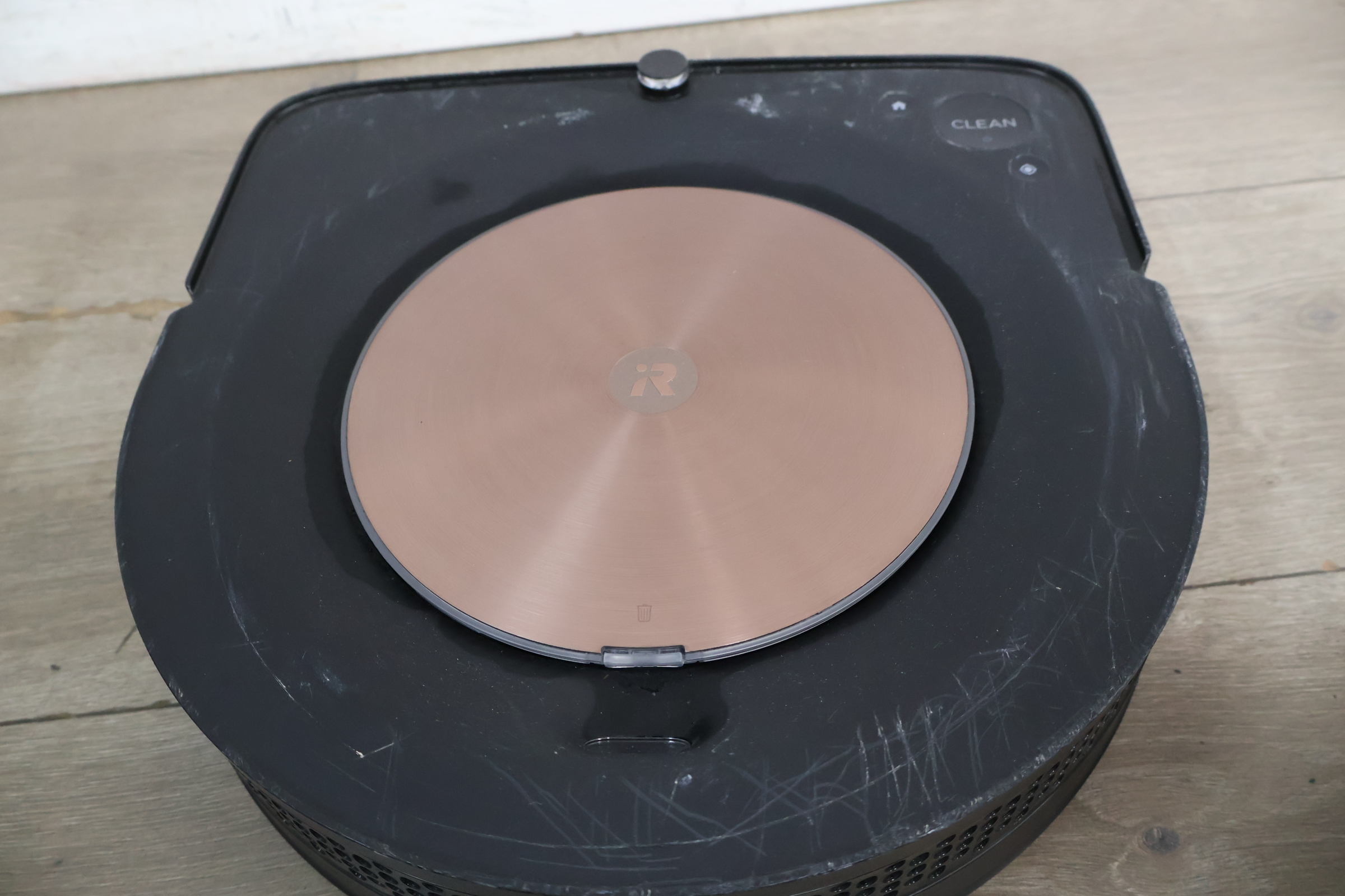 iRobot Roomba robotstofzuiger met oplaadstation – foto 8 – kavel bij GSD Auctions, Zoeterwoude