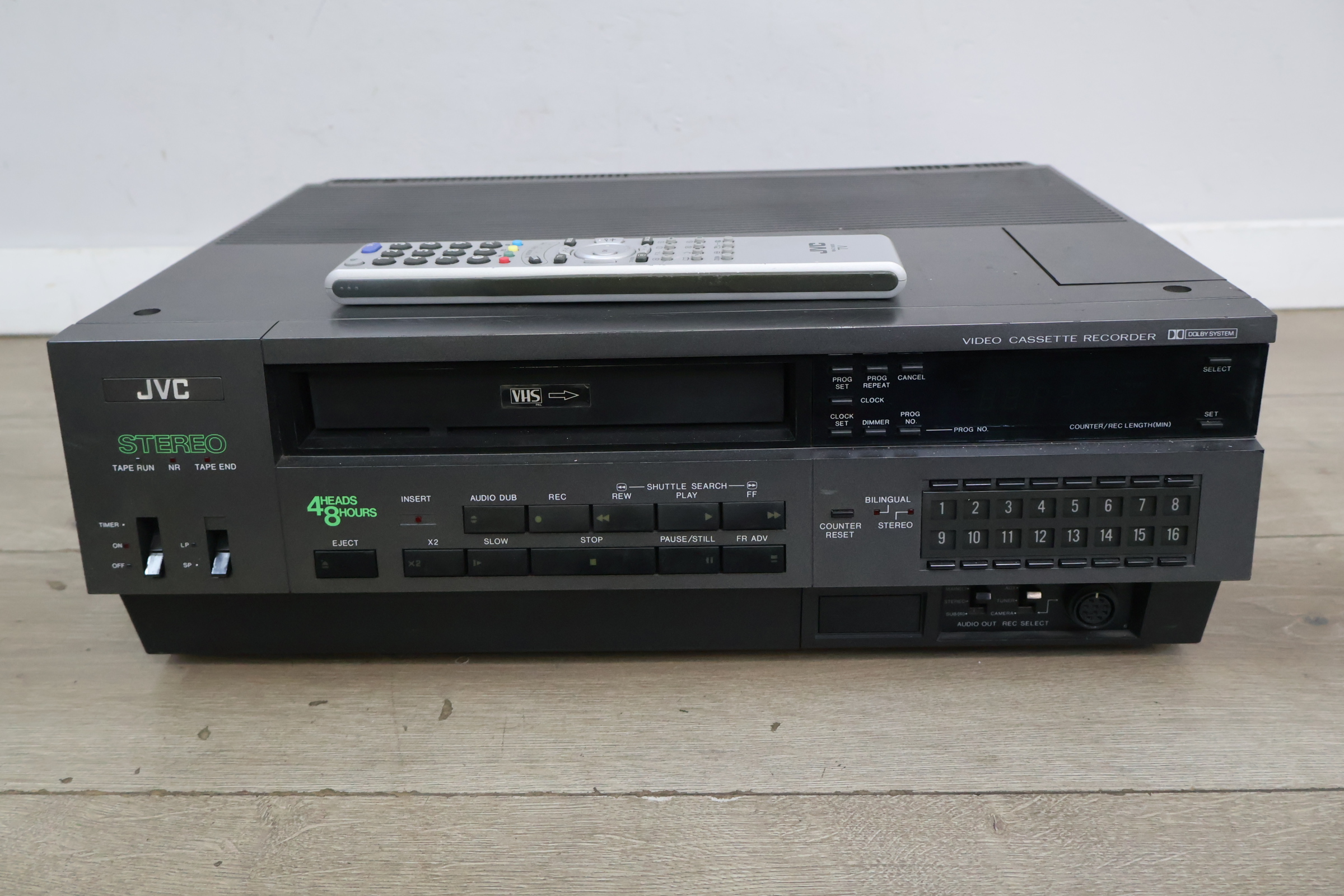 JVC Stereo VHS Video Cassette Recorder – foto 4 – kavel bij GSD Auctions, Zoeterwoude