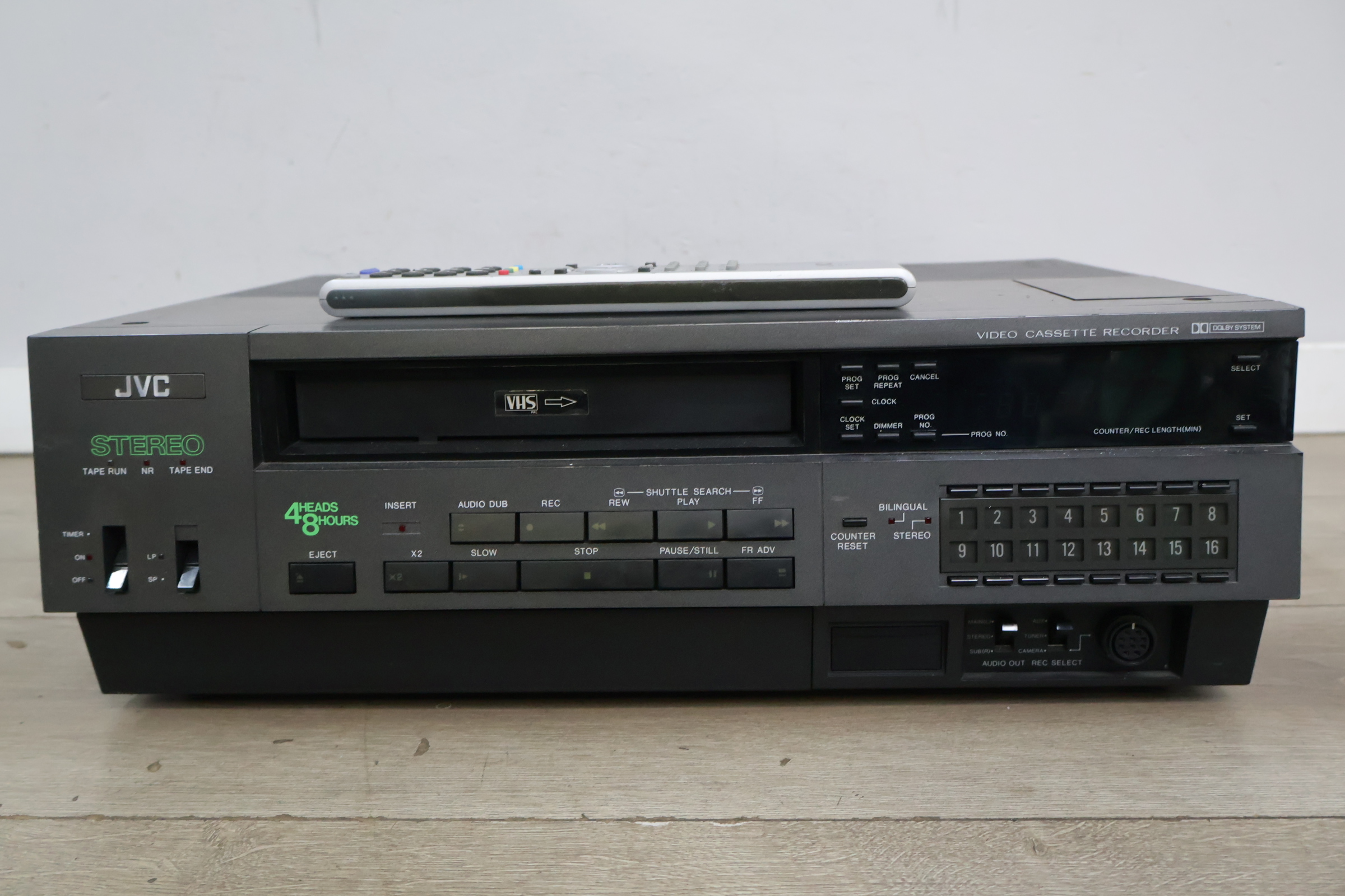 JVC Stereo VHS Video Cassette Recorder – foto 5 – kavel bij GSD Auctions, Zoeterwoude