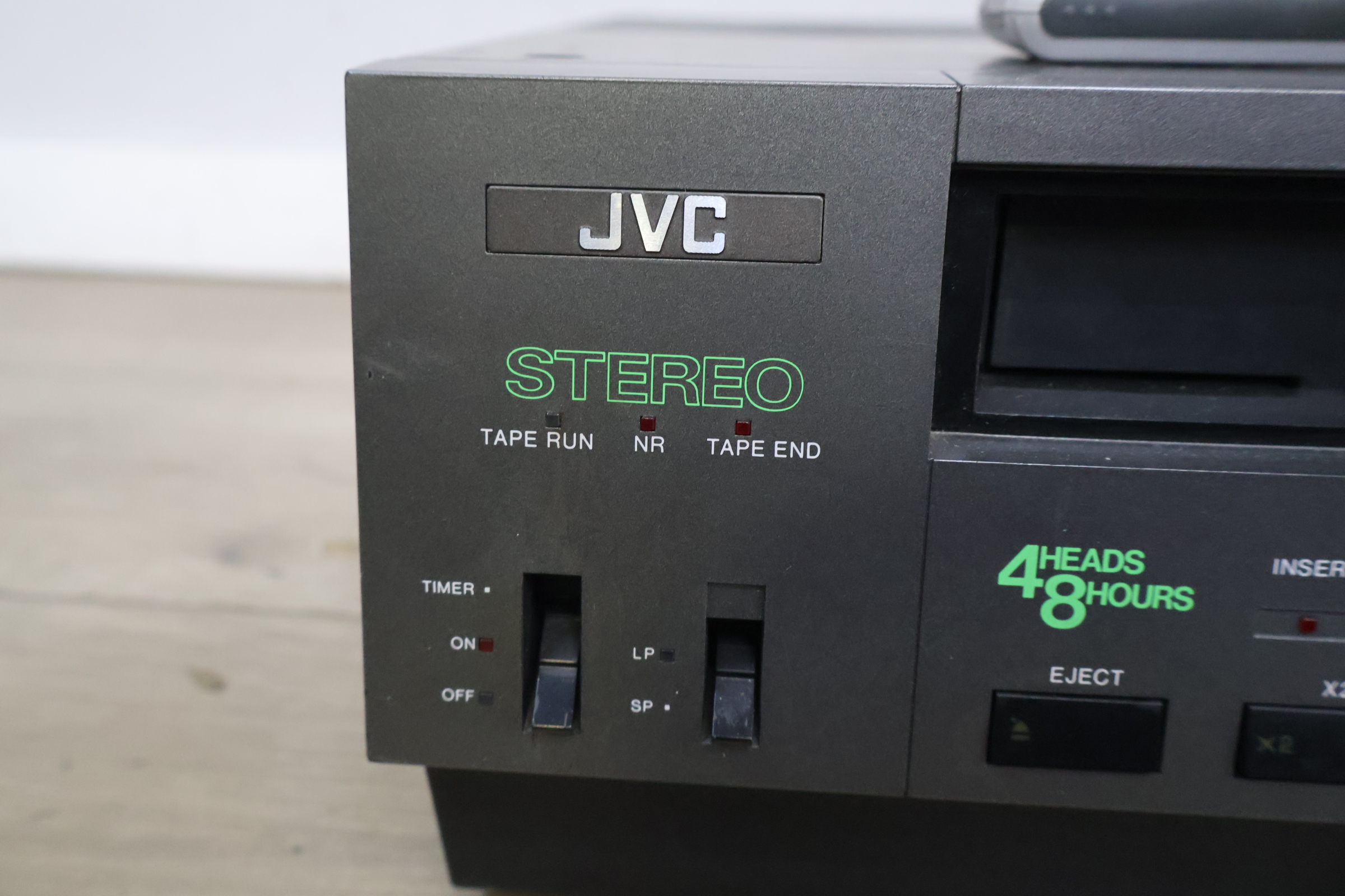JVC Stereo VHS Video Cassette Recorder – foto 8 – kavel bij GSD Auctions, Zoeterwoude