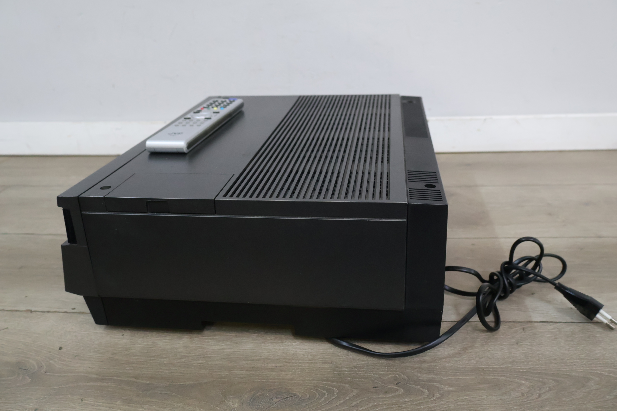 JVC Stereo VHS Video Cassette Recorder – foto 10 – kavel bij GSD Auctions, Zoeterwoude