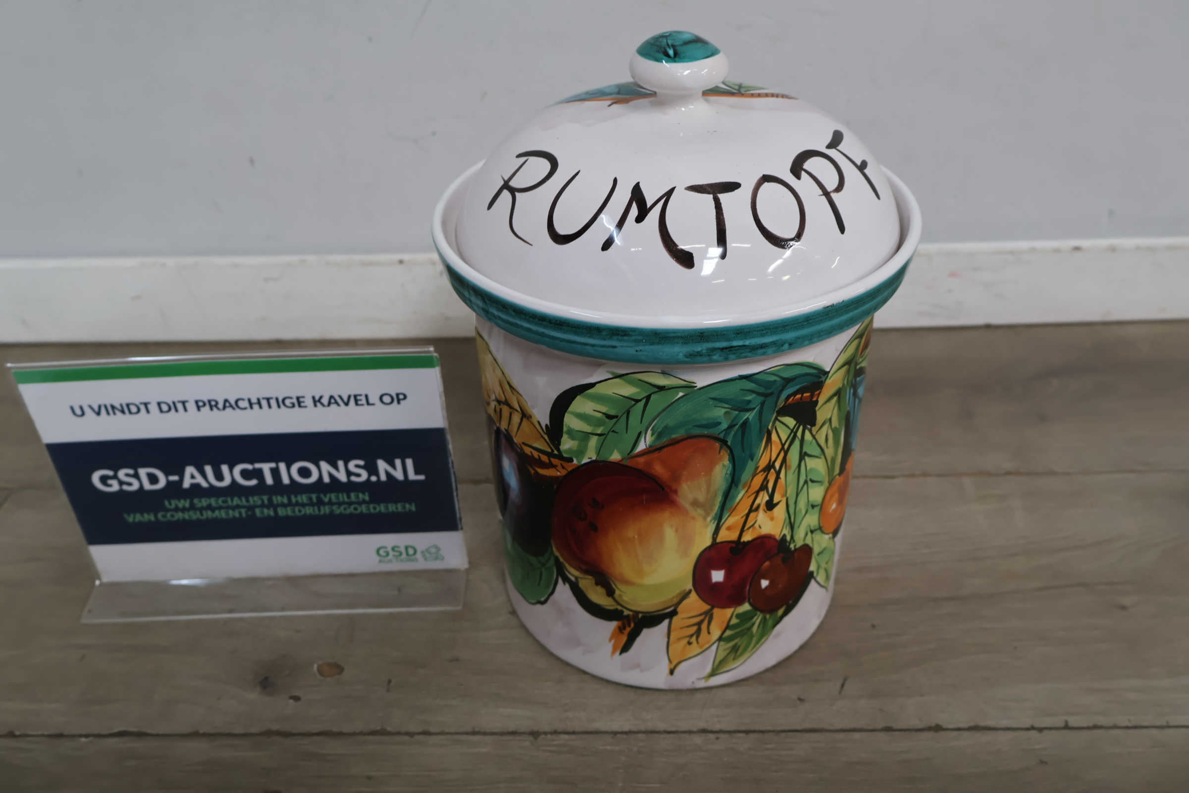 Grote keramische voorraadpot met fruitdecoratie – foto 2 – kavel bij GSD Auctions, Zoeterwoude