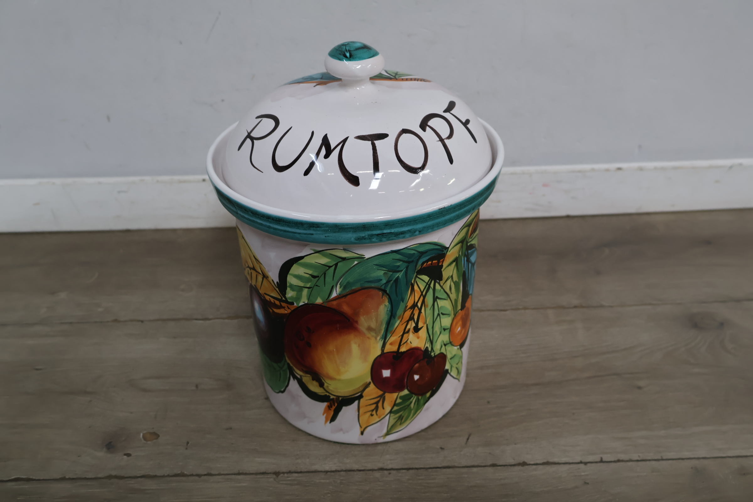 Grote keramische voorraadpot met fruitdecoratie – foto 5 – kavel bij GSD Auctions, Zoeterwoude