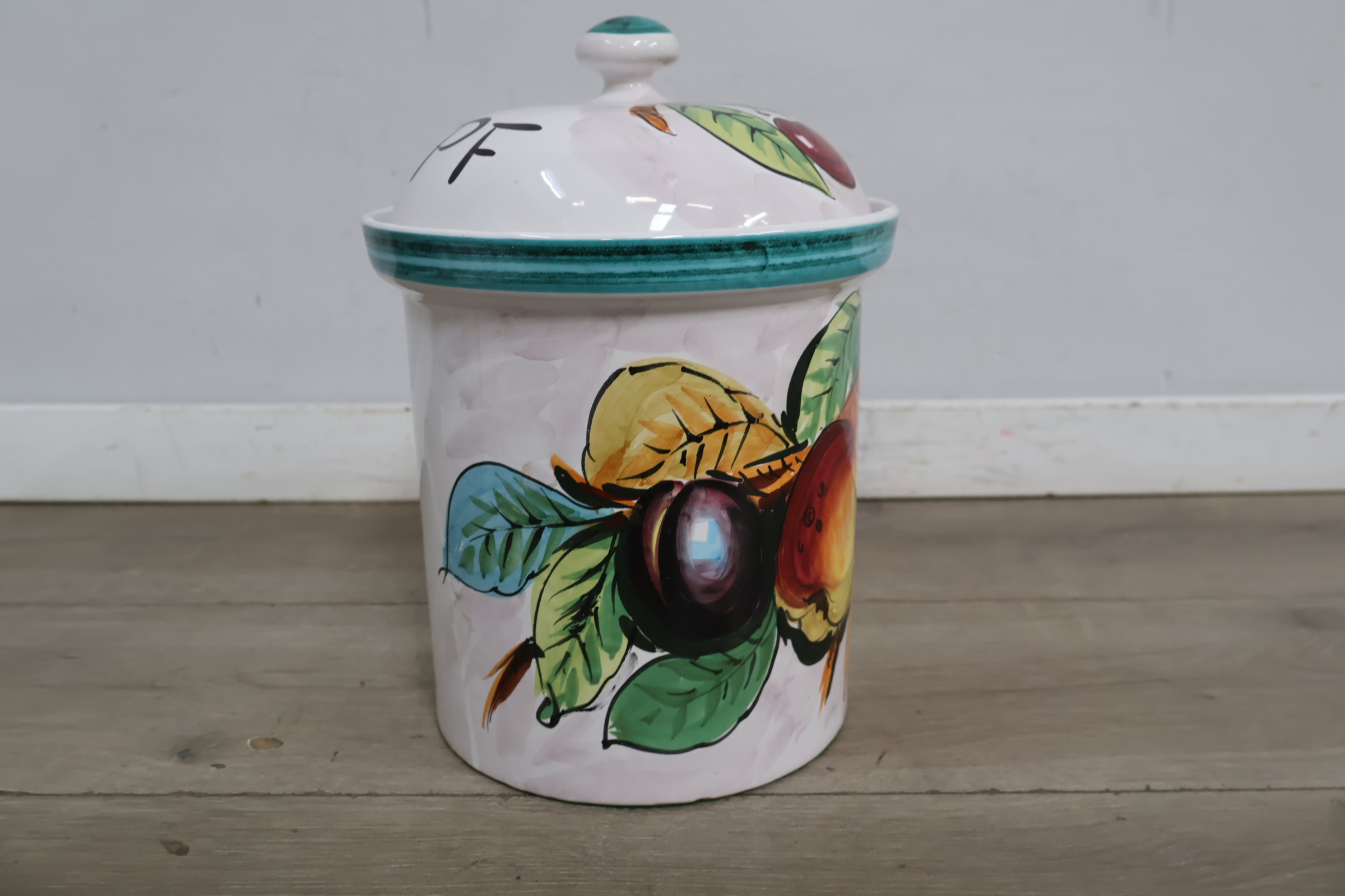 Grote keramische voorraadpot met fruitdecoratie – foto 7 – kavel bij GSD Auctions, Zoeterwoude