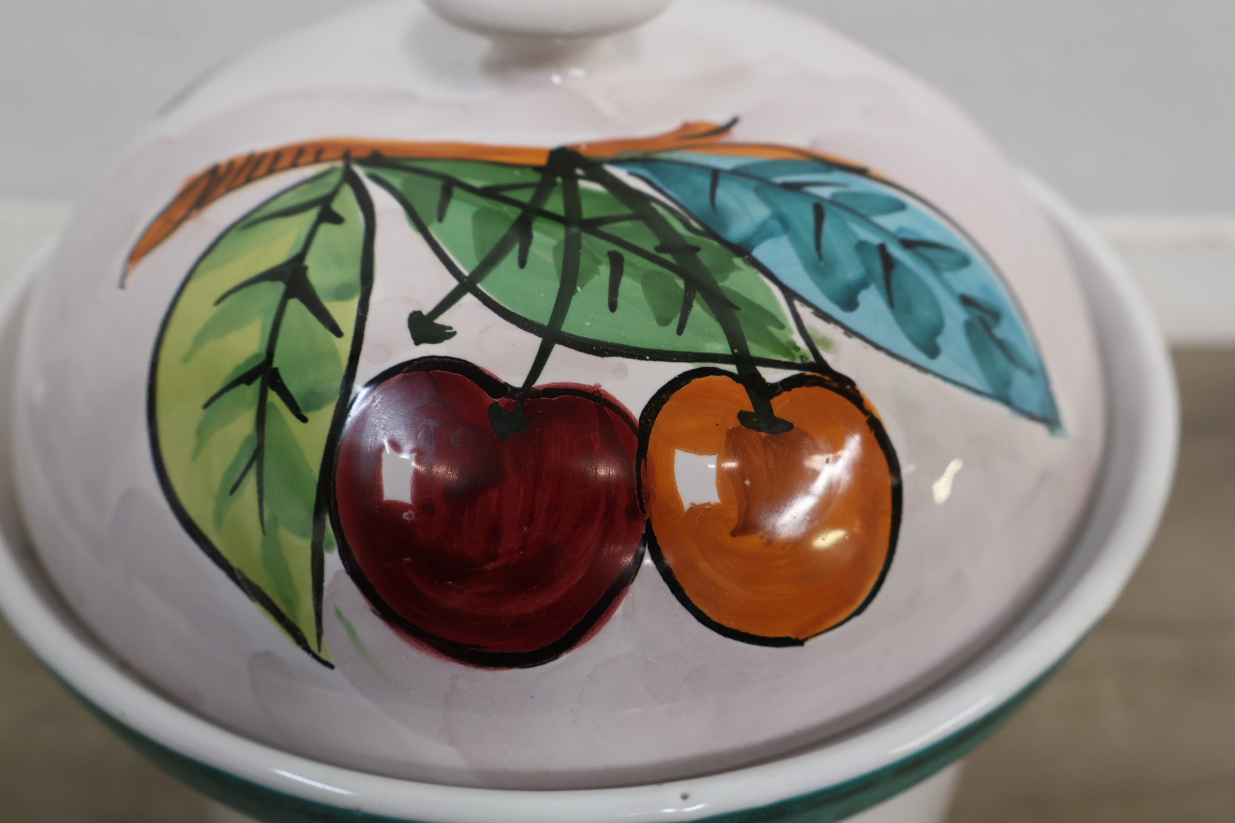 Grote keramische voorraadpot met fruitdecoratie – foto 9 – kavel bij GSD Auctions, Zoeterwoude