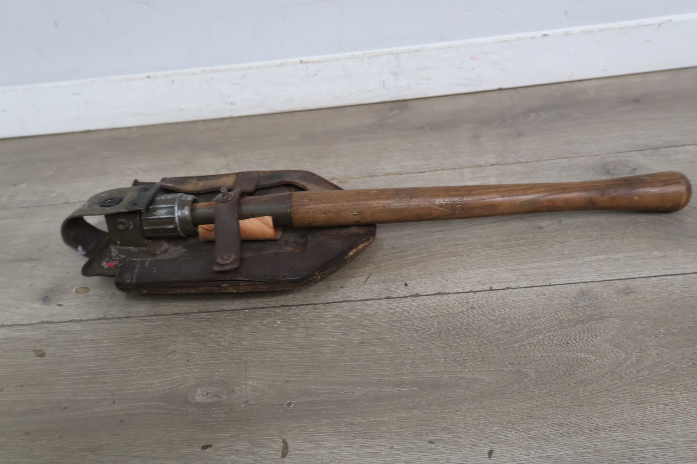 Militaire klapschep – foto 3 – kavel bij GSD Auctions, Zoeterwoude