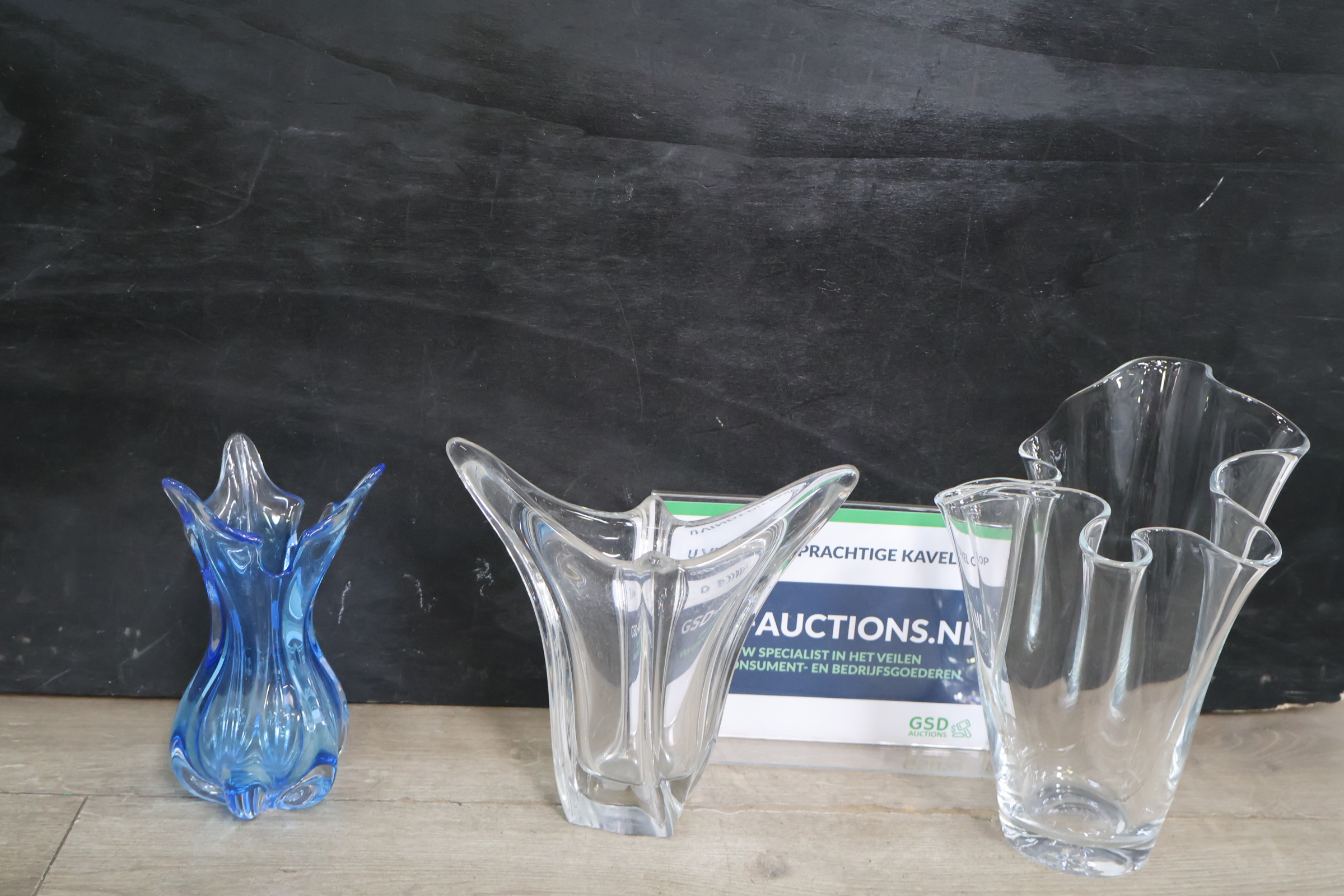 Set van drie vazen – foto 2 – kavel bij GSD Auctions, Zoeterwoude