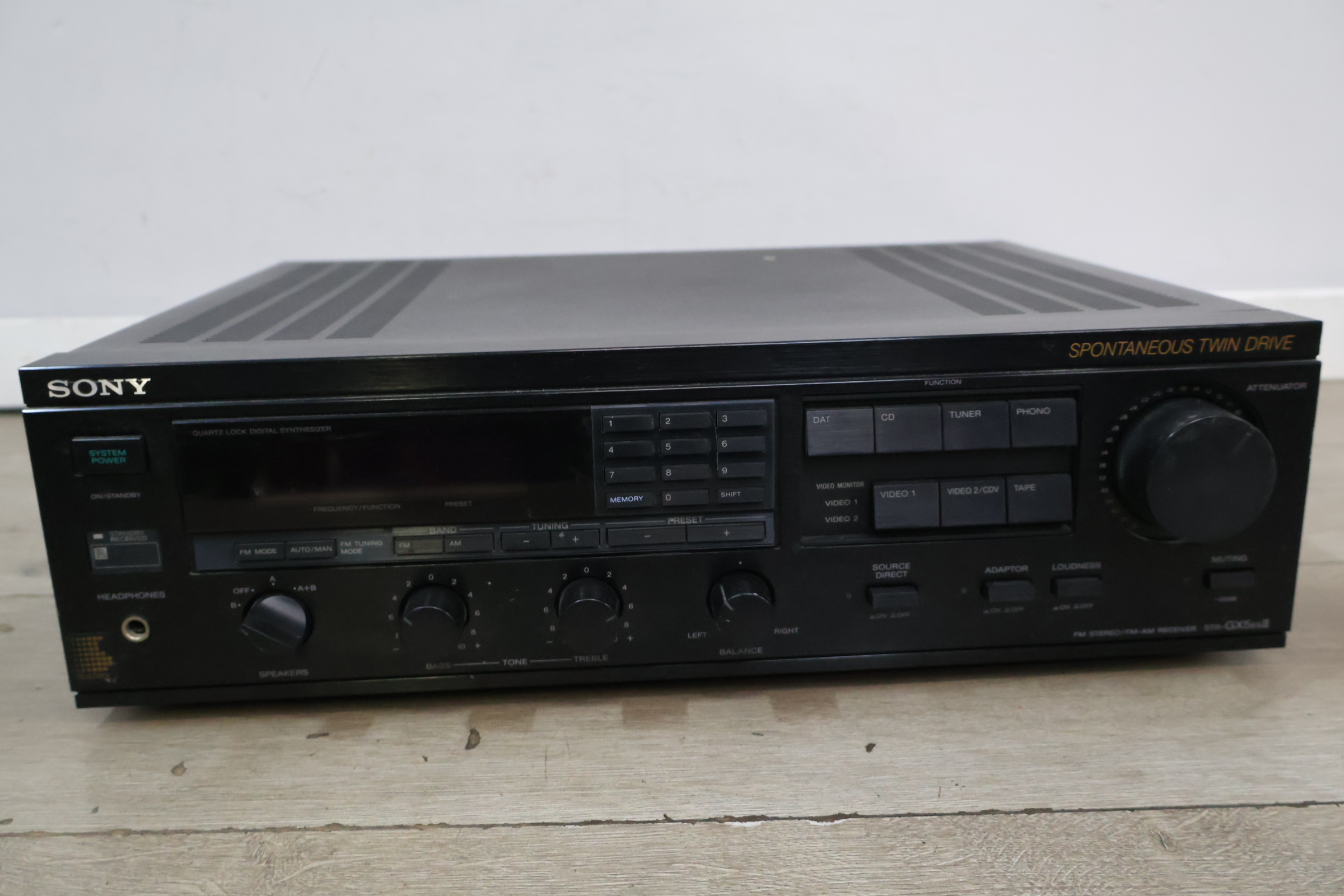 Sony Spontaneous Twin Drive Versterker – foto 3 – kavel bij GSD Auctions, Zoeterwoude