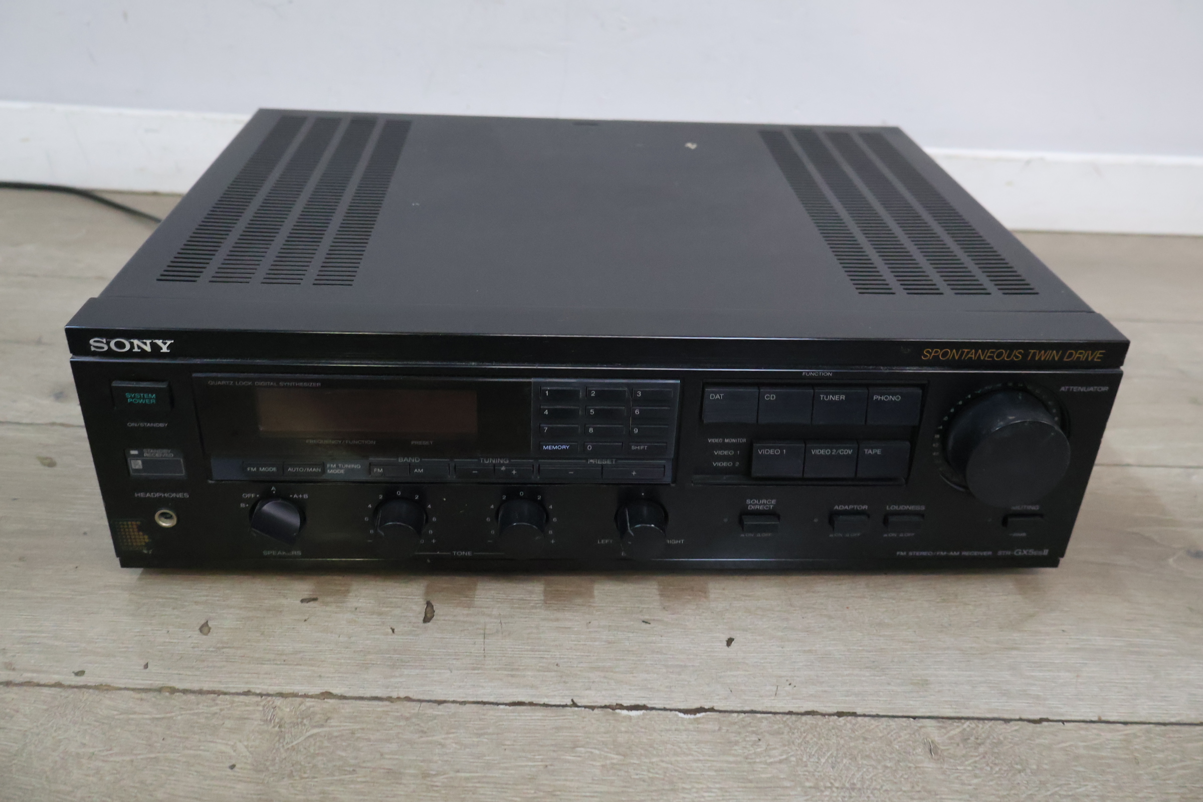 Sony Spontaneous Twin Drive Versterker – foto 4 – kavel bij GSD Auctions, Zoeterwoude