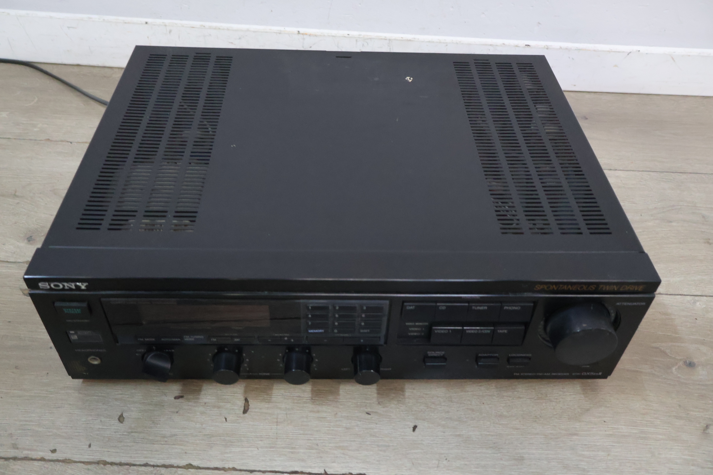 Sony Spontaneous Twin Drive Versterker – foto 5 – kavel bij GSD Auctions, Zoeterwoude
