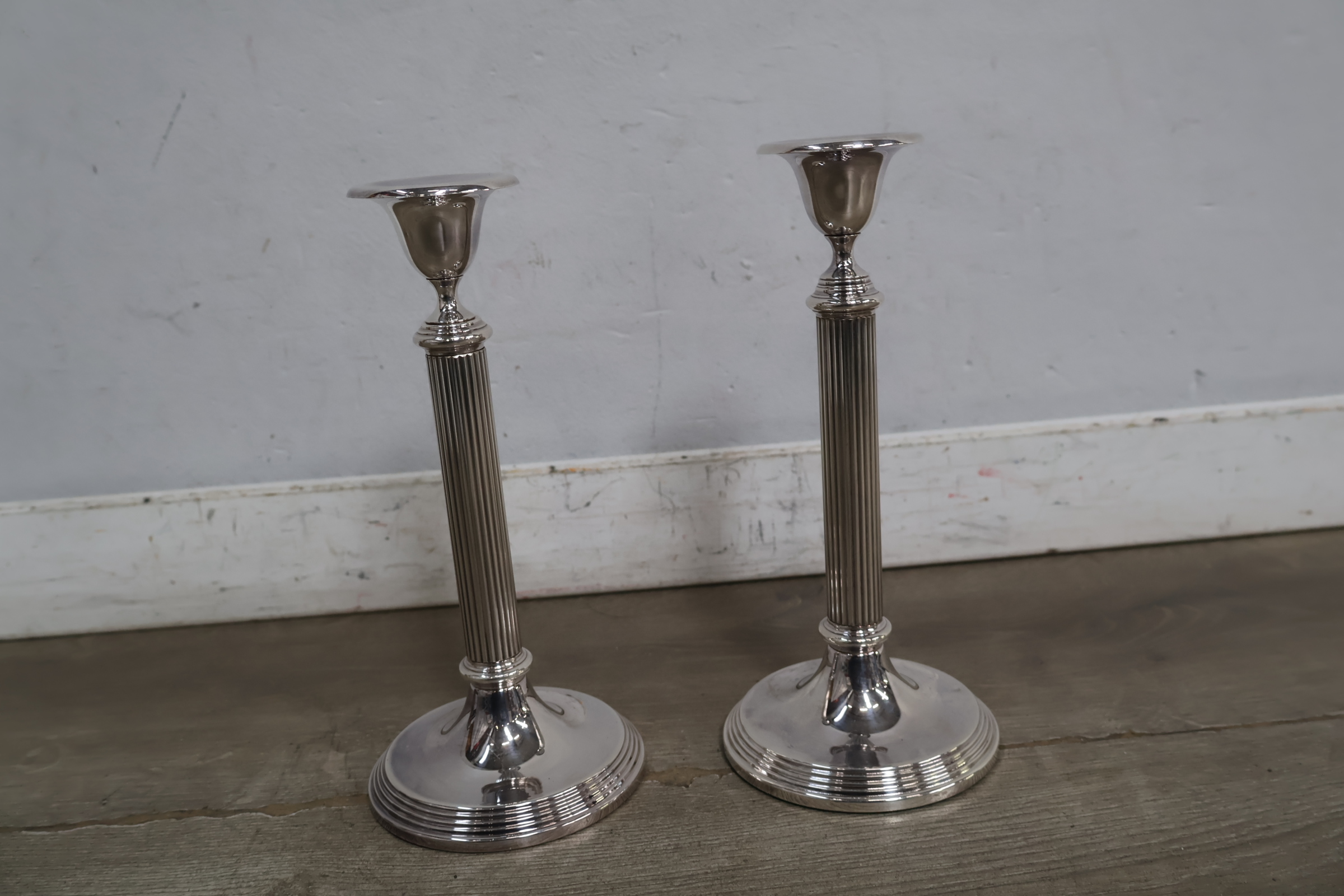 Set zilverkleurige kandelaars – foto 3 – kavel bij GSD Auctions, Zoeterwoude
