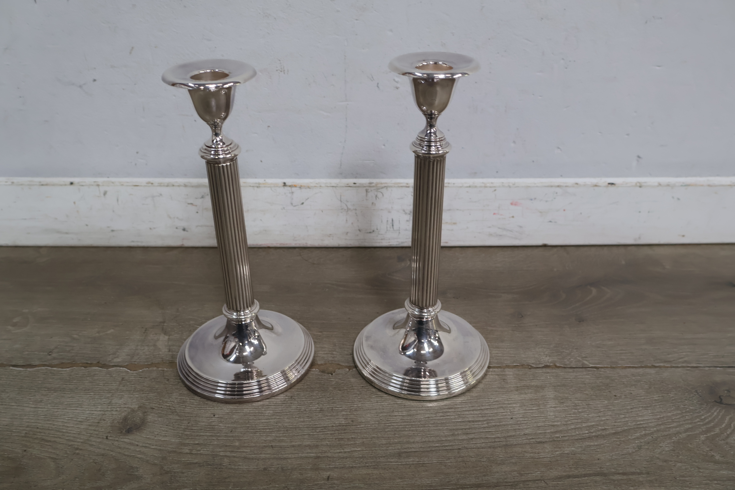 Set zilverkleurige kandelaars – foto 4 – kavel bij GSD Auctions, Zoeterwoude