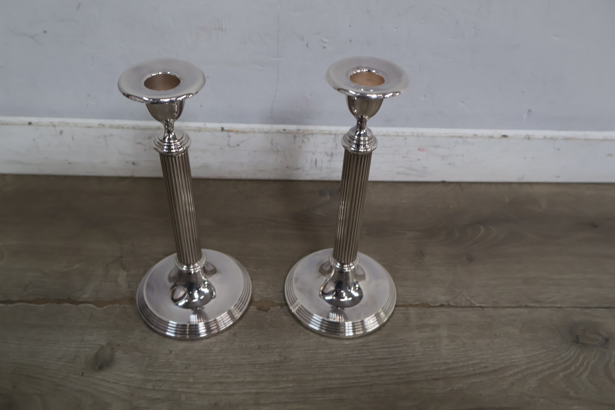 Set zilverkleurige kandelaars – foto 5 – kavel bij GSD Auctions, Zoeterwoude