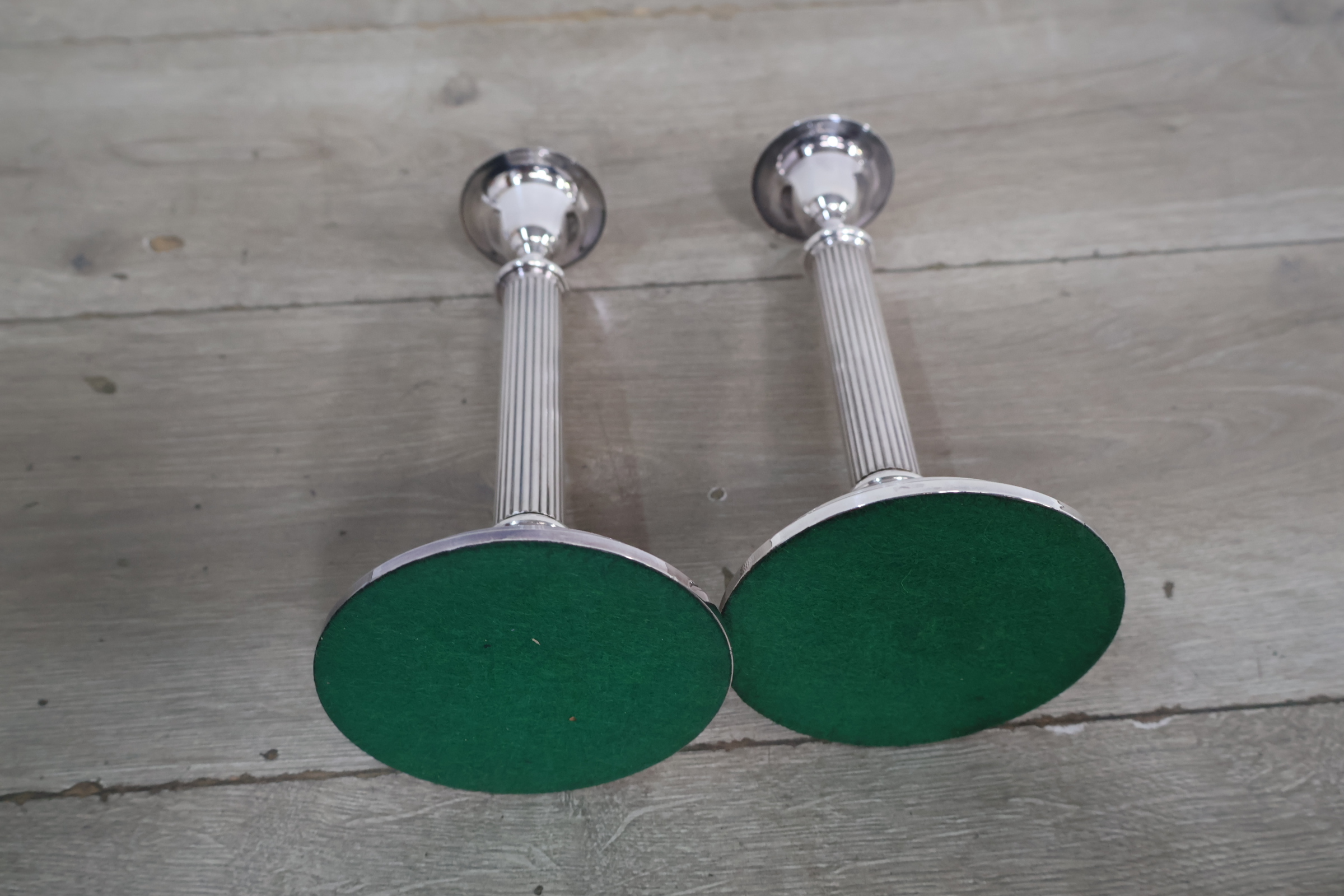 Set zilverkleurige kandelaars – foto 7 – kavel bij GSD Auctions, Zoeterwoude