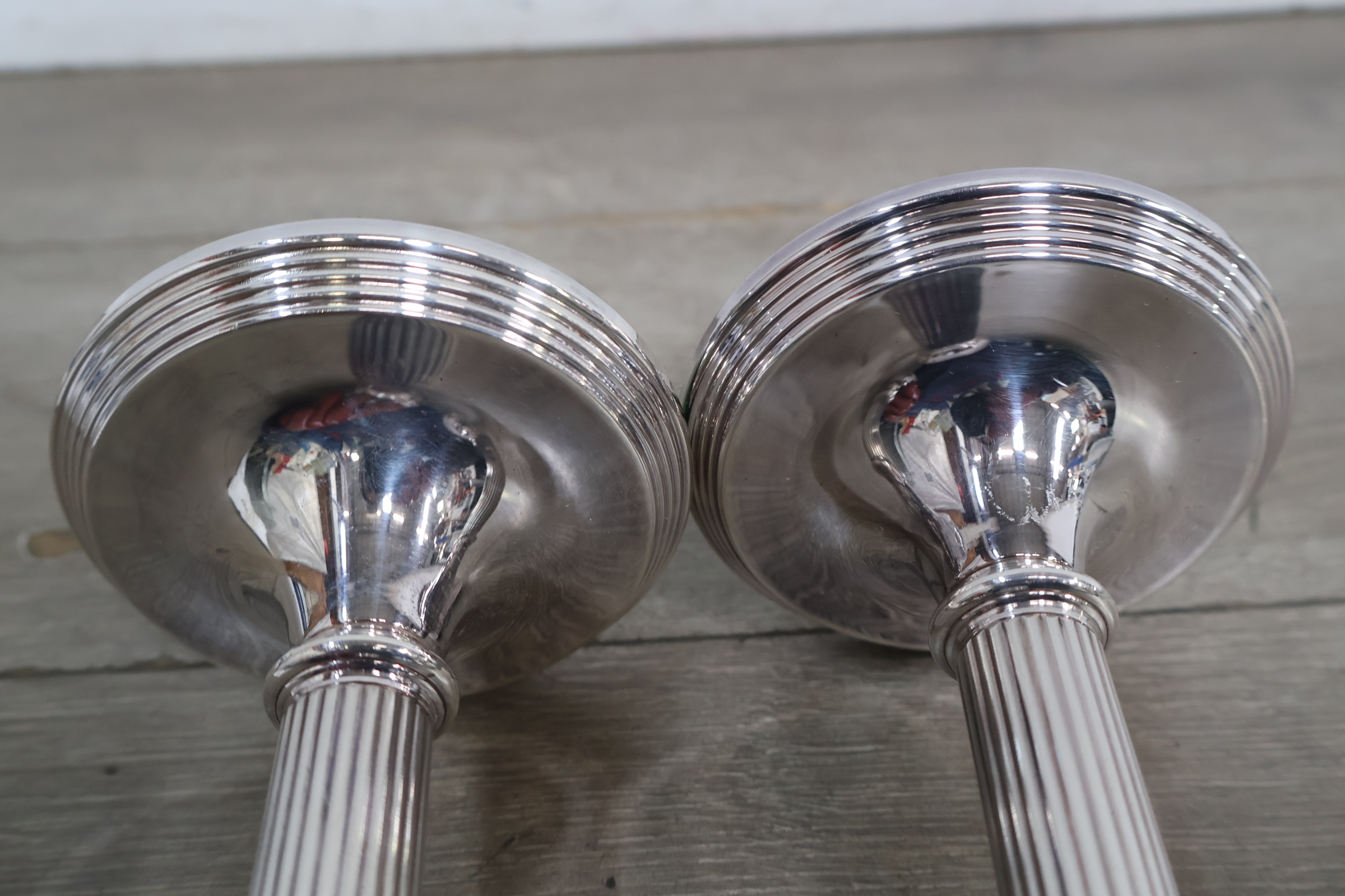 Set zilverkleurige kandelaars – foto 9 – kavel bij GSD Auctions, Zoeterwoude