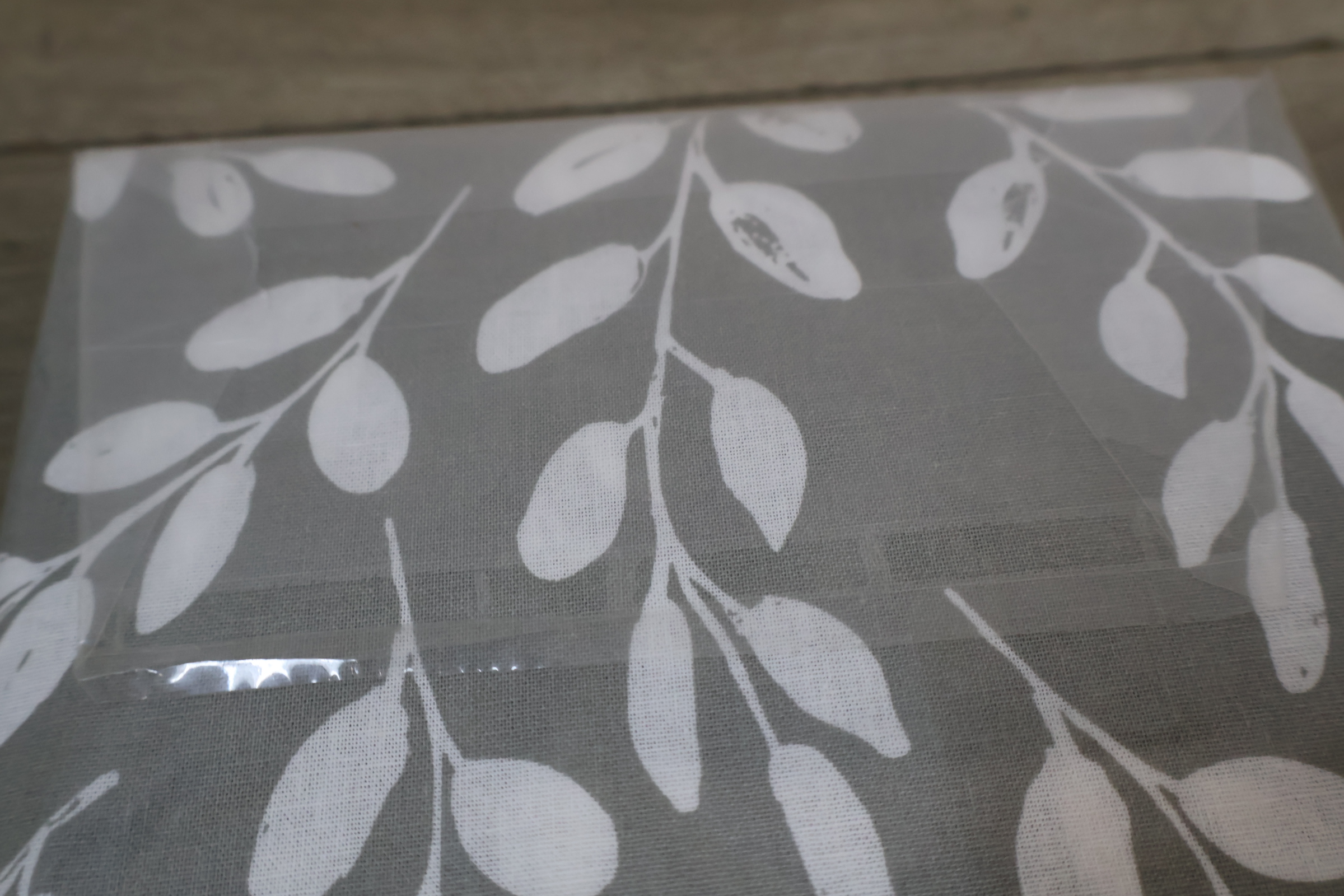 Tafelkleed 140x250 cm met waterafstotende laag – foto 9 – kavel bij GSD Auctions, Zoeterwoude