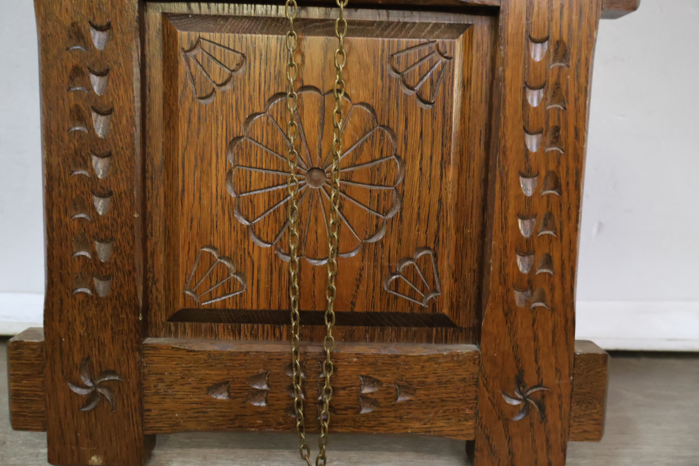 Houten klassieke wandklok met messing wijzerplaat – foto 9 – kavel bij GSD Auctions, Zoeterwoude