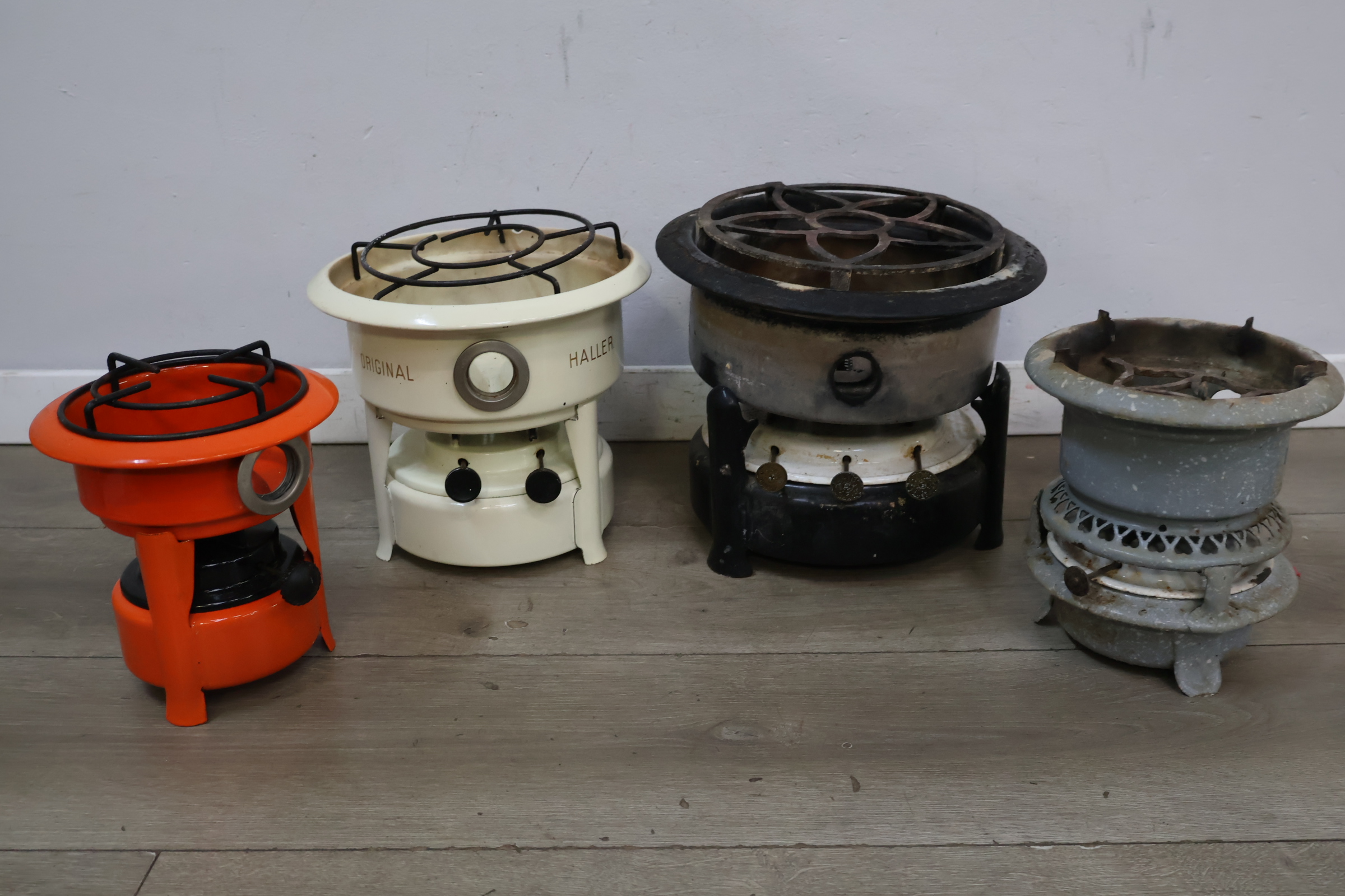 Set vintage petroleum-stellen waaronder Haller – foto 4 – kavel bij GSD Auctions, Zoeterwoude
