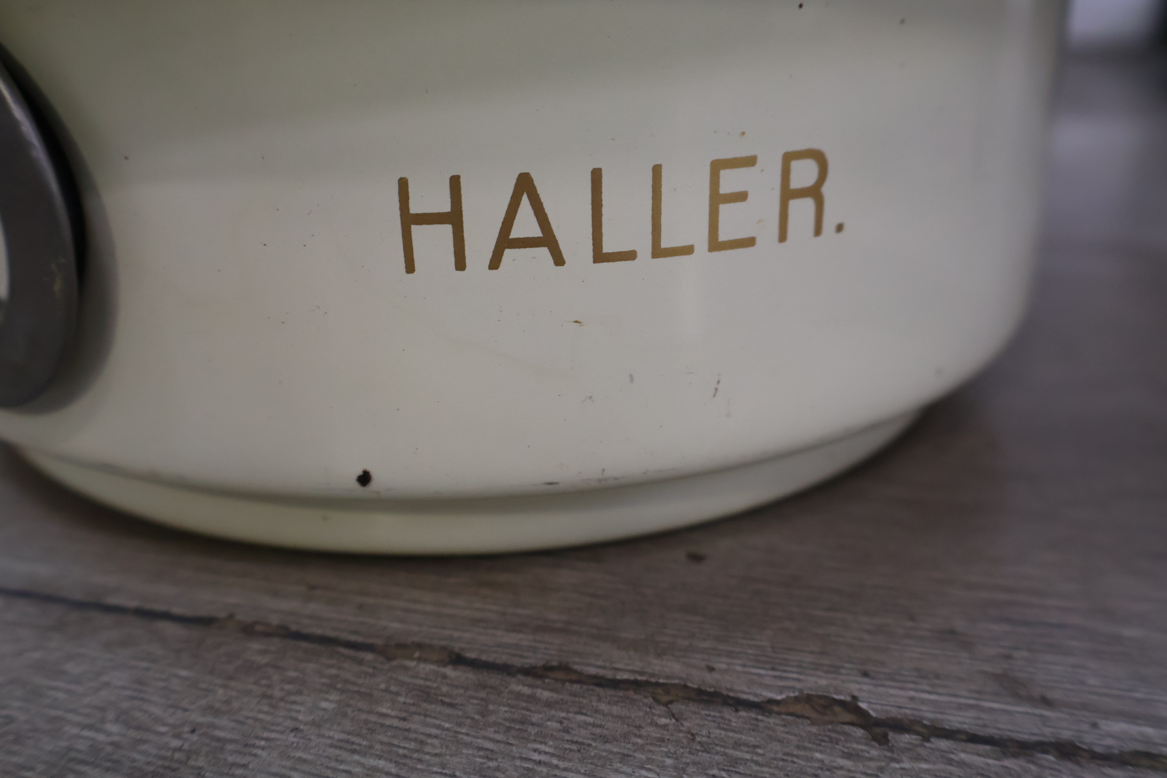 Set vintage petroleum-stellen waaronder Haller – foto 9 – kavel bij GSD Auctions, Zoeterwoude