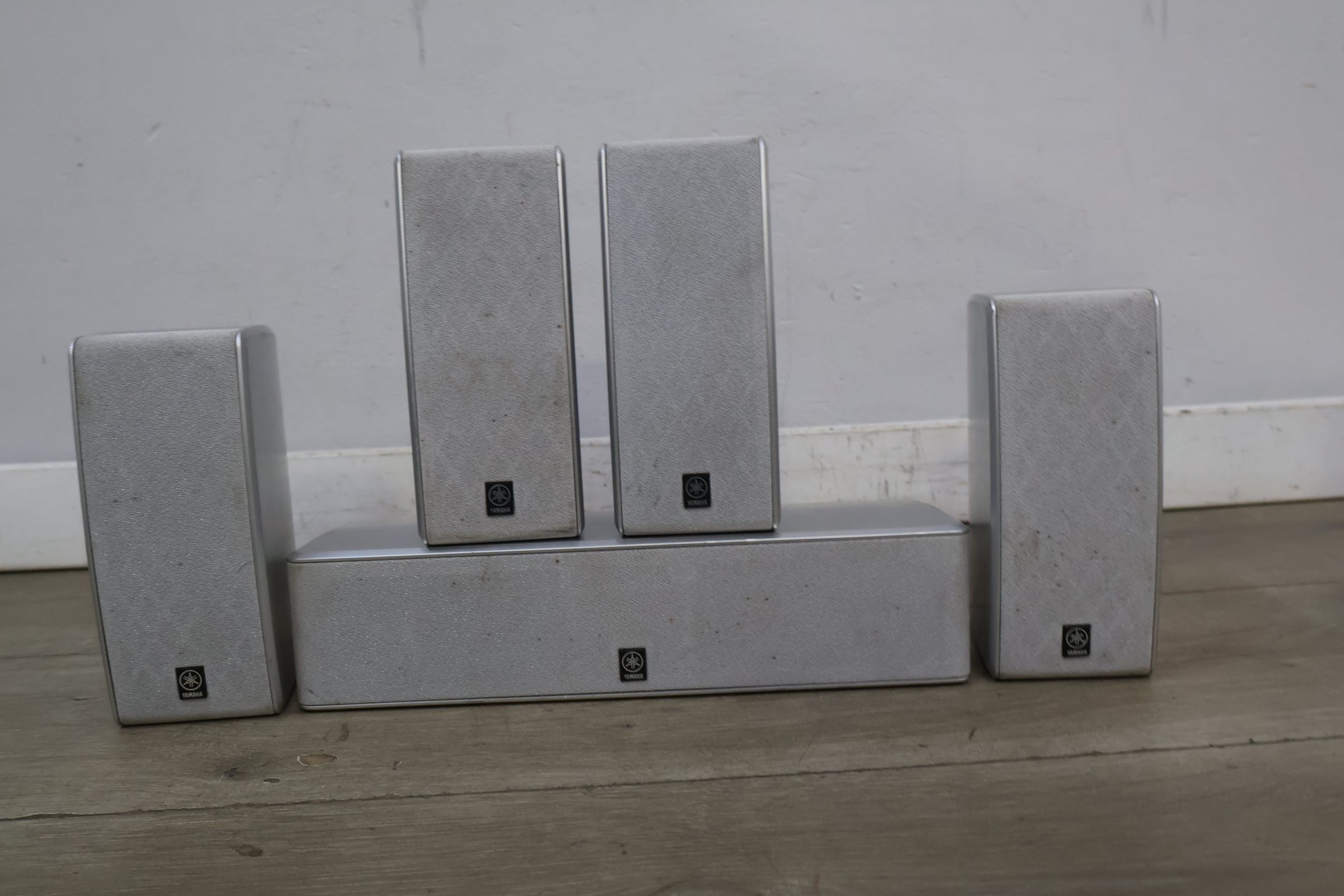 Yamaha set van 5 luidsprekers – foto 3 – kavel bij GSD Auctions, Zoeterwoude