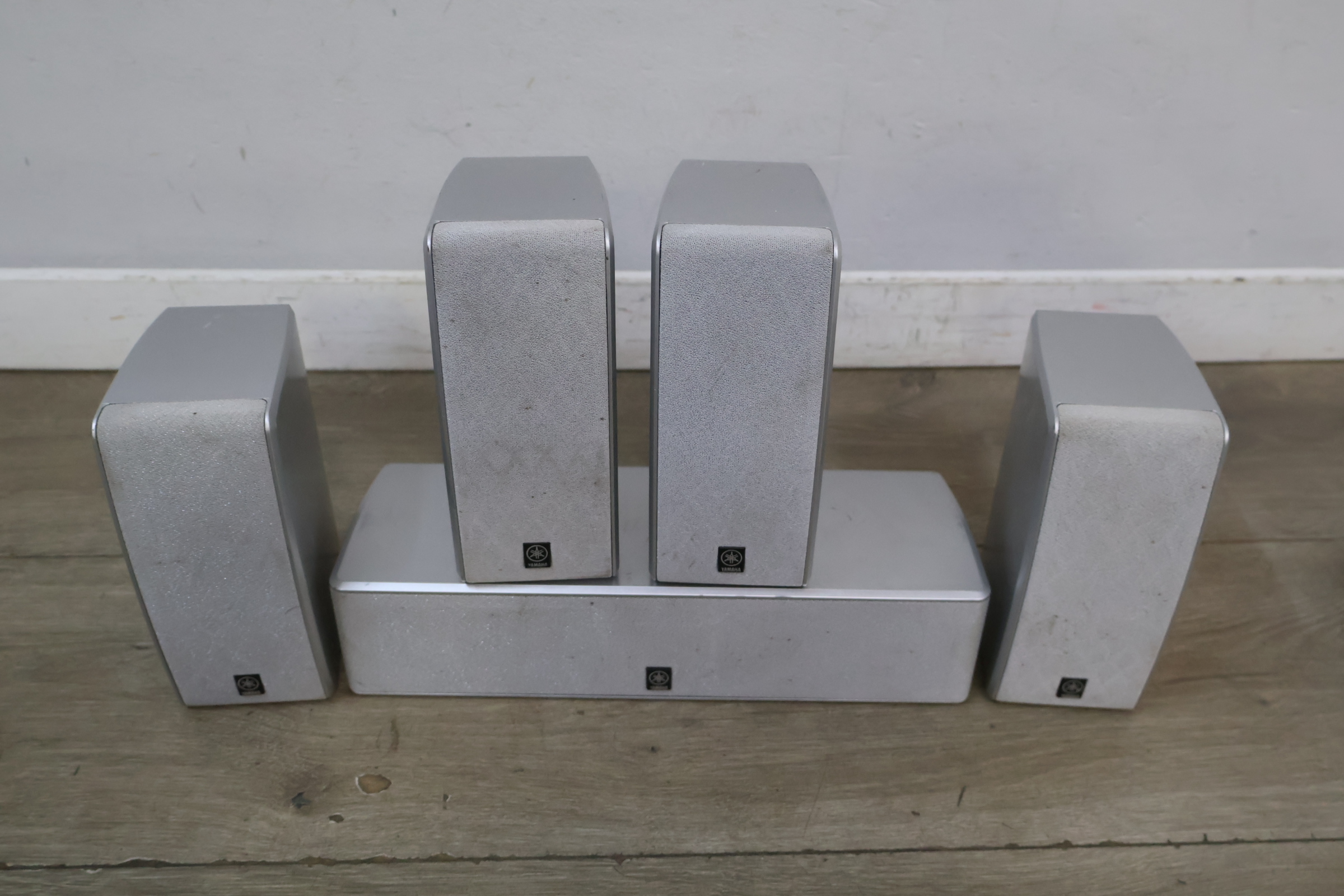 Yamaha set van 5 luidsprekers – foto 5 – kavel bij GSD Auctions, Zoeterwoude