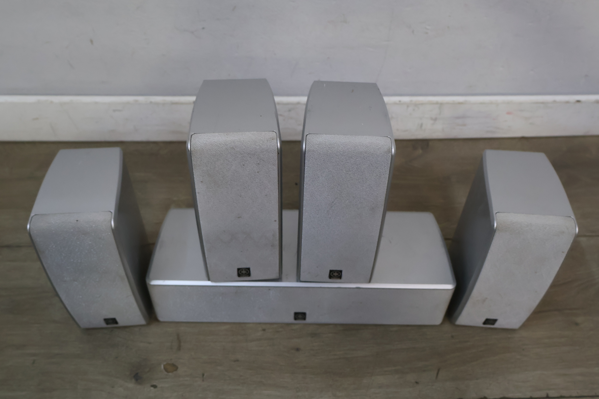 Yamaha set van 5 luidsprekers – foto 6 – kavel bij GSD Auctions, Zoeterwoude