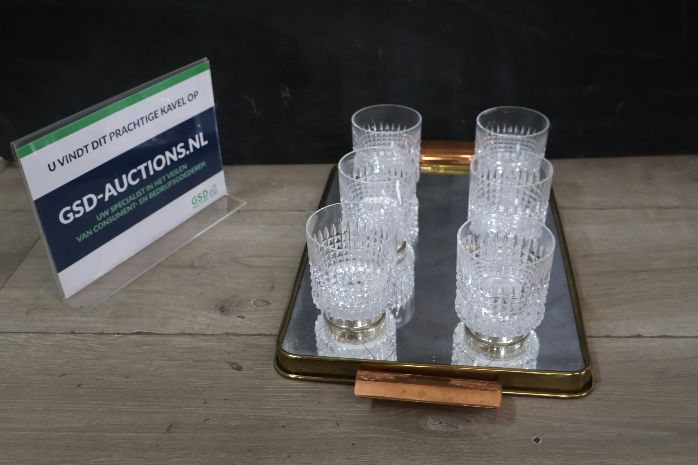 Set van 6 Kristallen Likeurglazen met vintage Dienblad – foto 2 – kavel bij GSD Auctions, Zoeterwoude