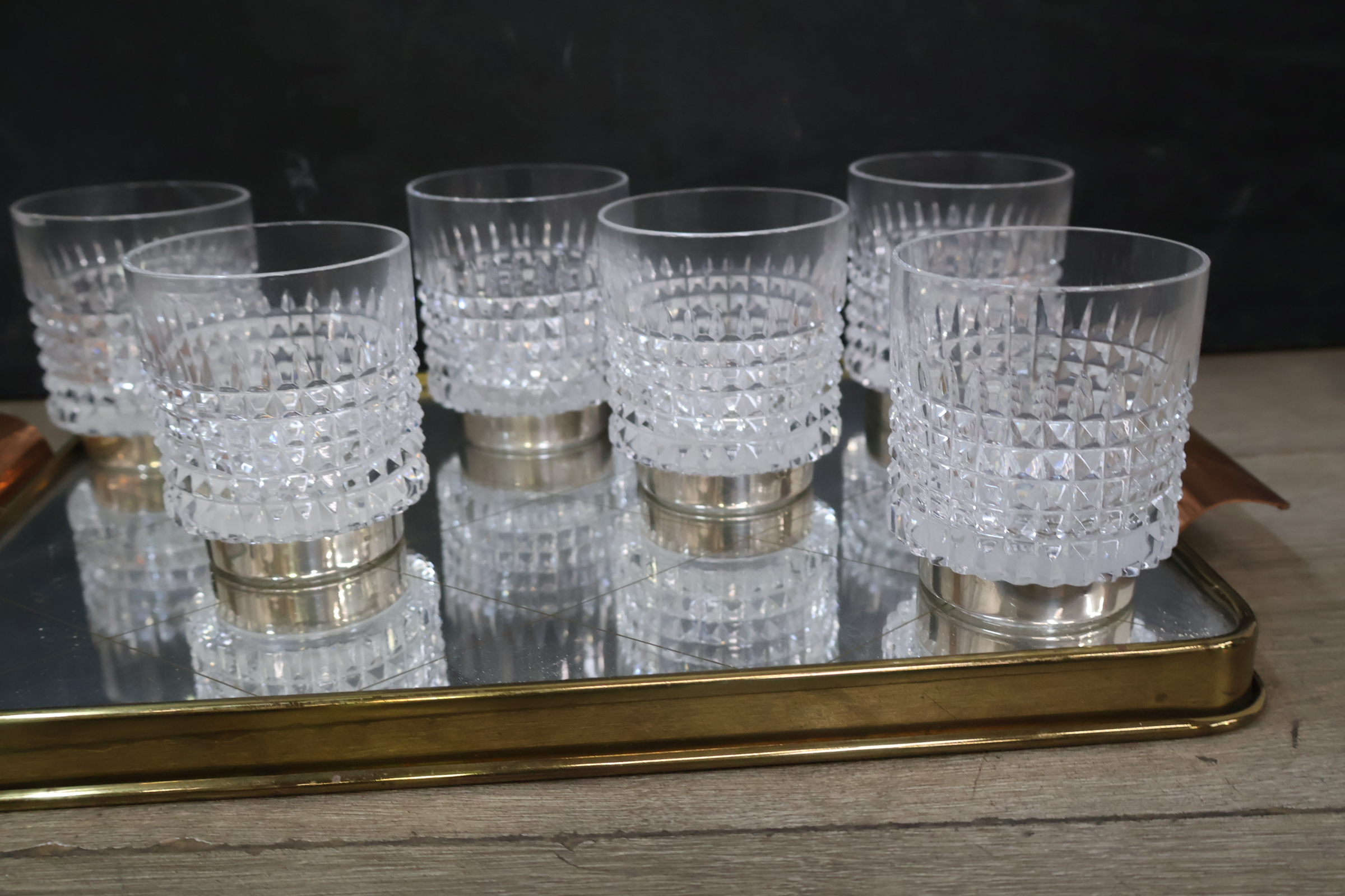 Set van 6 Kristallen Likeurglazen met vintage Dienblad – foto 3 – kavel bij GSD Auctions, Zoeterwoude