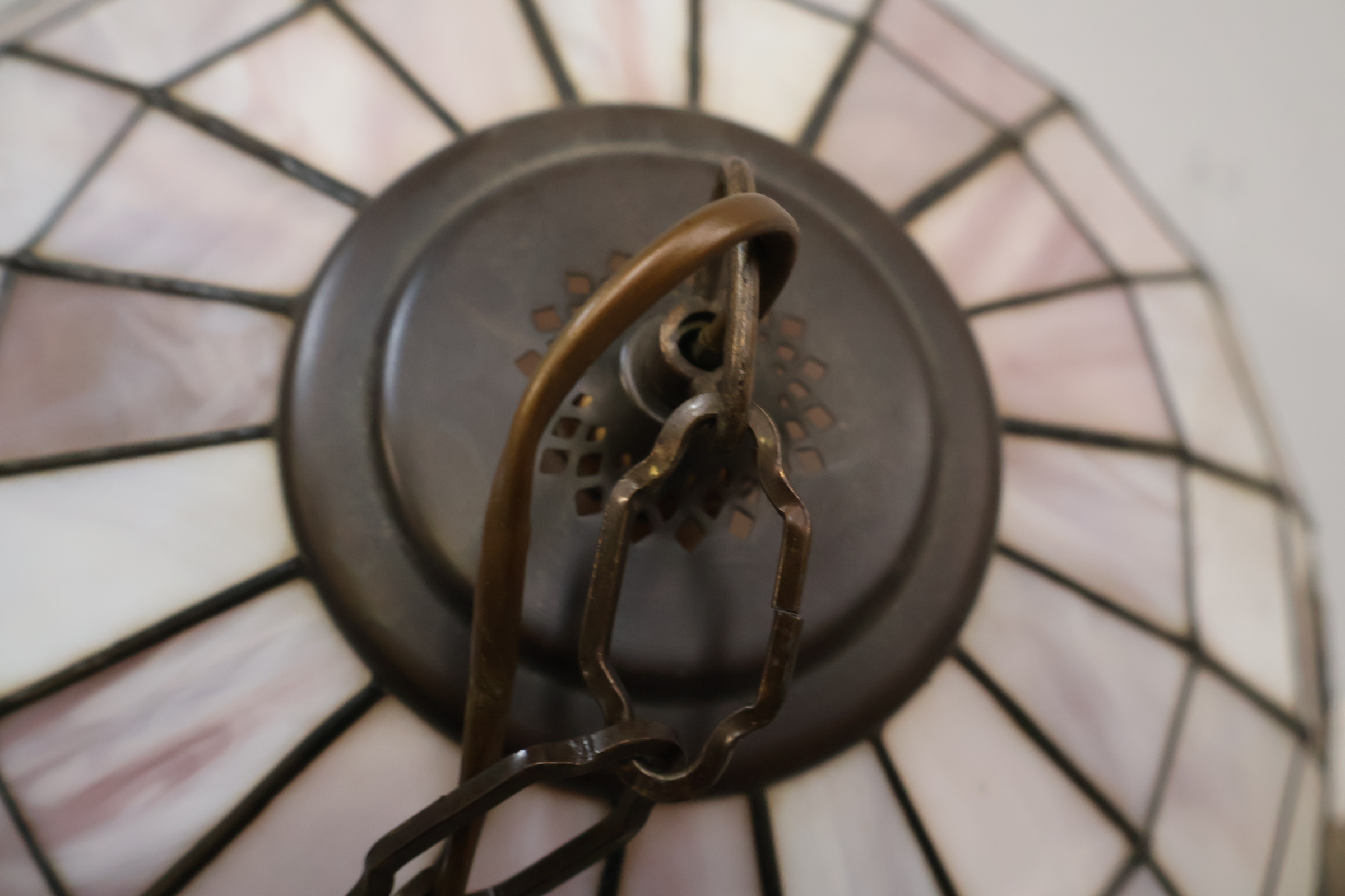 Tiffany stijl hanglamp met bloemmotief – foto 7 – kavel bij GSD Auctions, Zoeterwoude