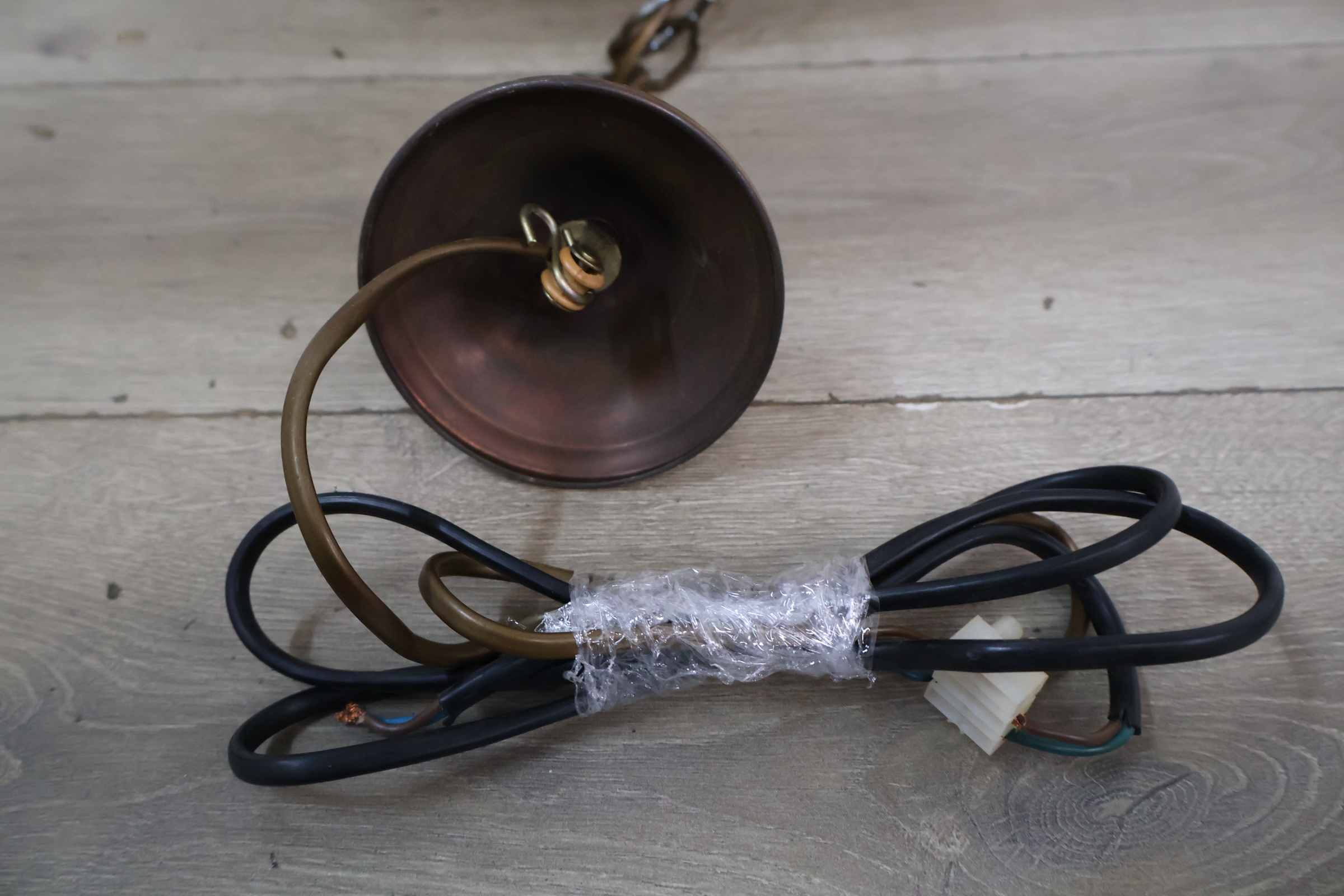 Tiffany stijl hanglamp met bloemmotief – foto 9 – kavel bij GSD Auctions, Zoeterwoude