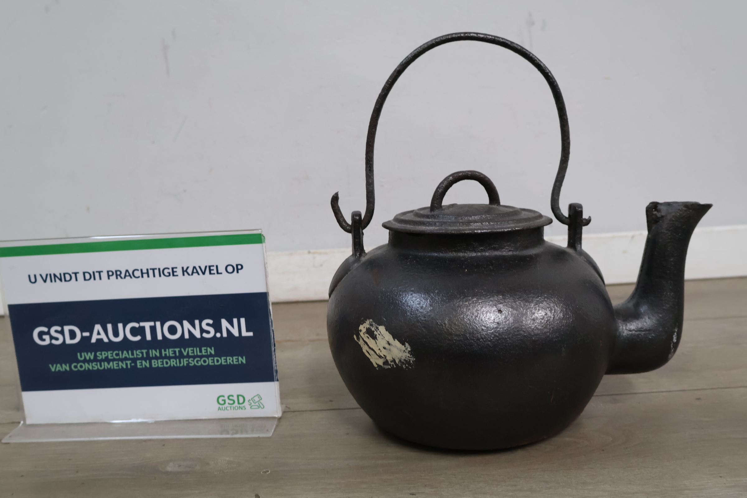 Brocante Gietijzeren theepot – foto 2 – kavel bij GSD Auctions, Zoeterwoude