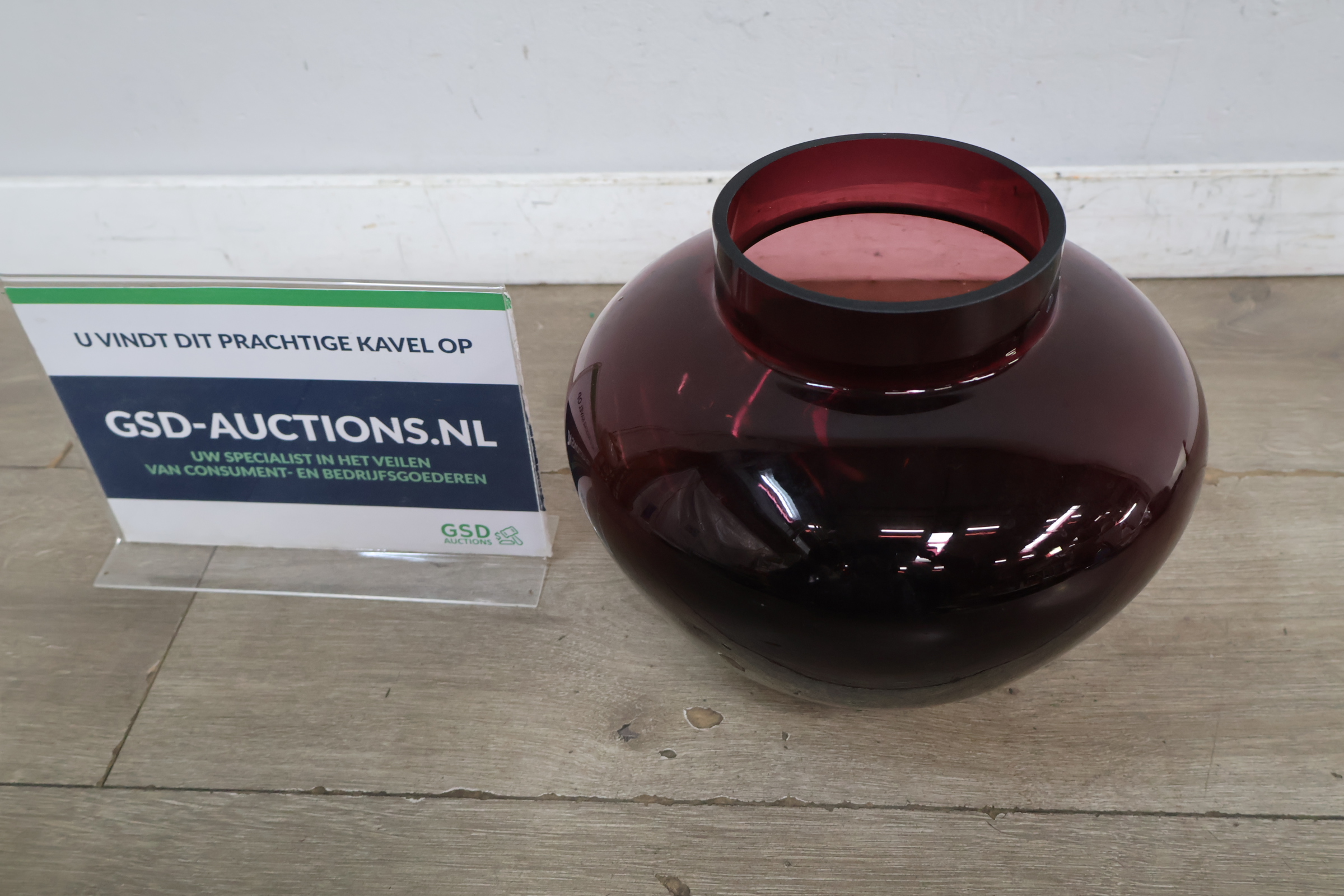 Rode vaas – foto 2 – kavel bij GSD Auctions, Zoeterwoude