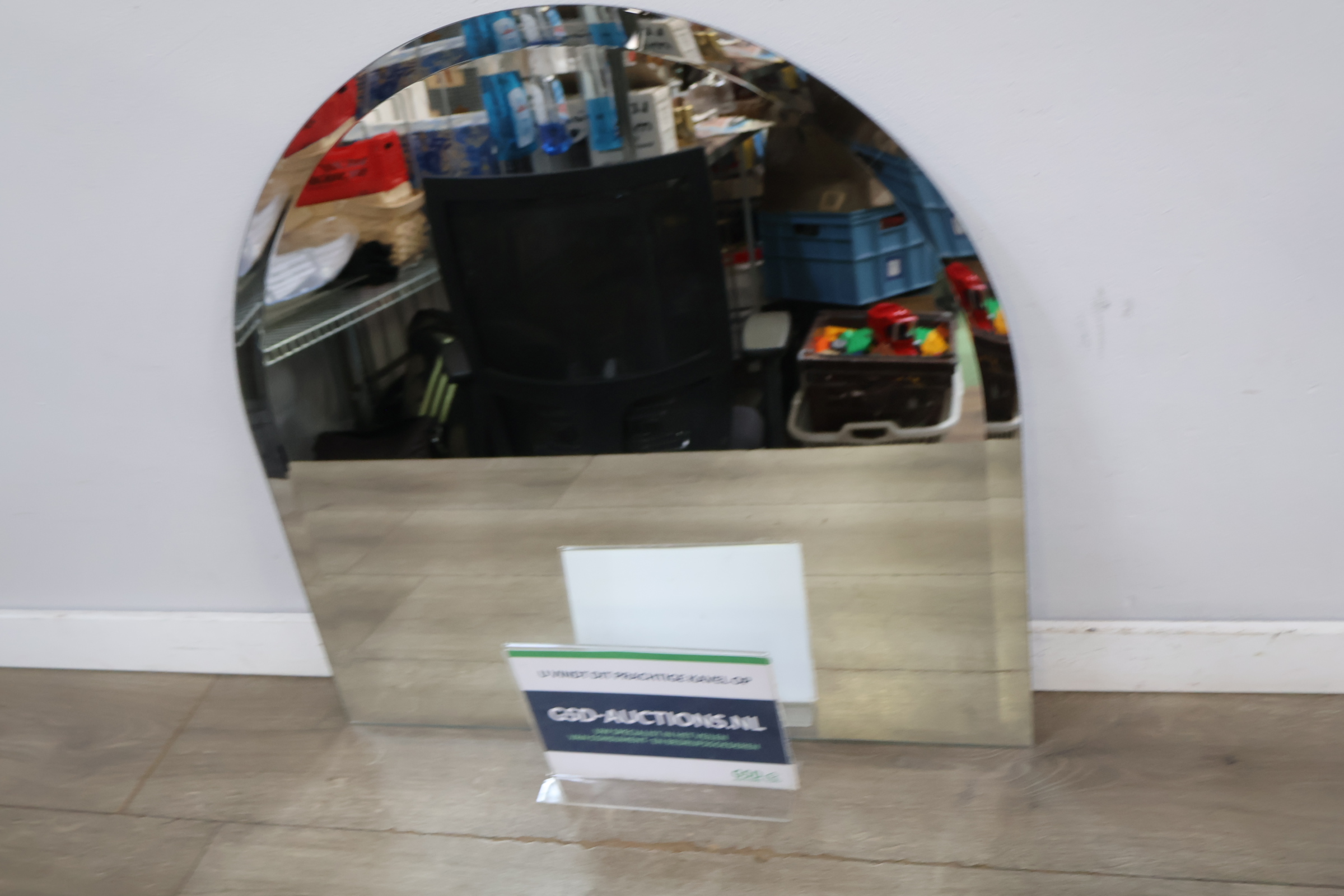 Wandspiegel met afgeronde bovenkant – foto 2 – kavel bij GSD Auctions, Zoeterwoude