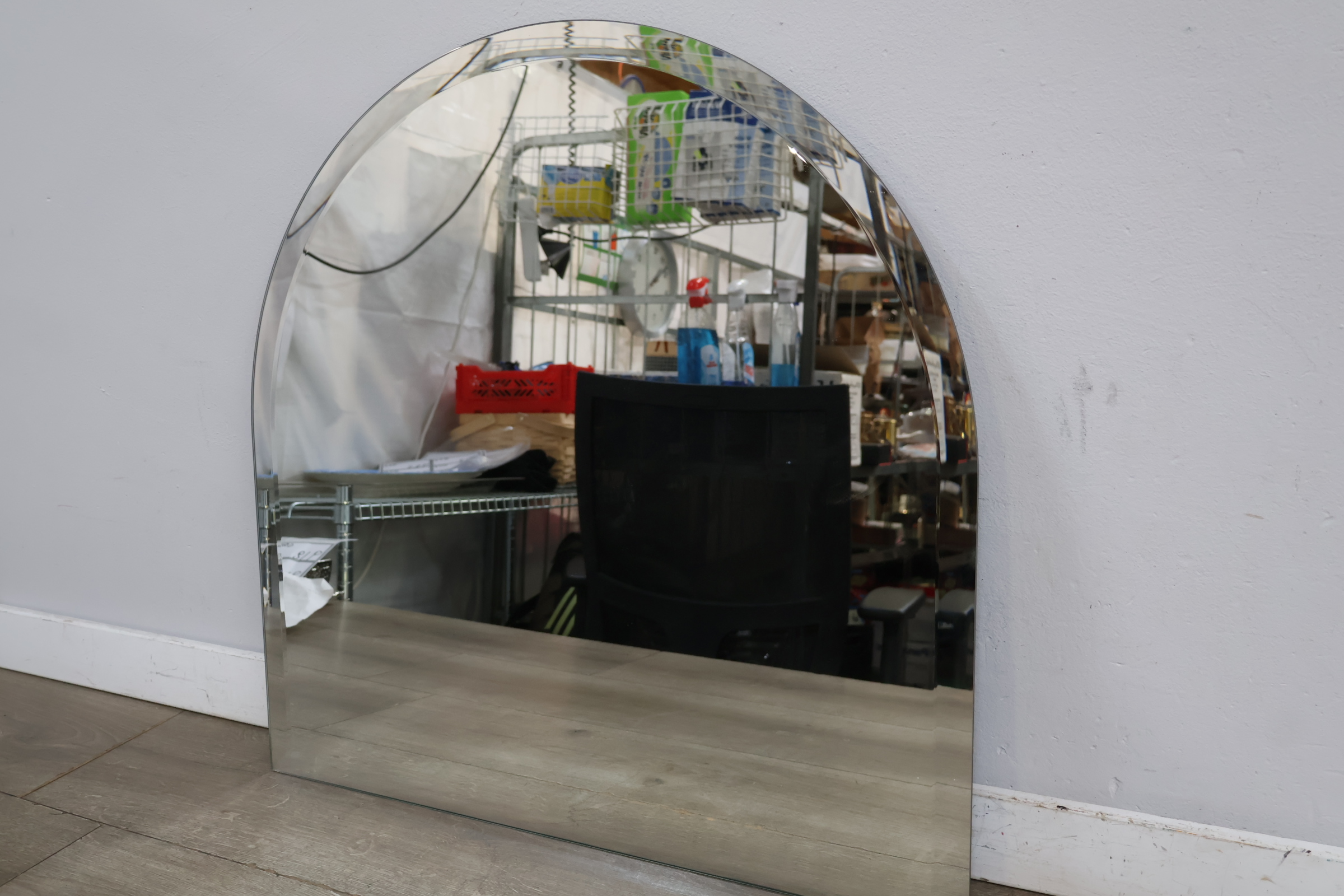 Wandspiegel met afgeronde bovenkant – foto 3 – kavel bij GSD Auctions, Zoeterwoude