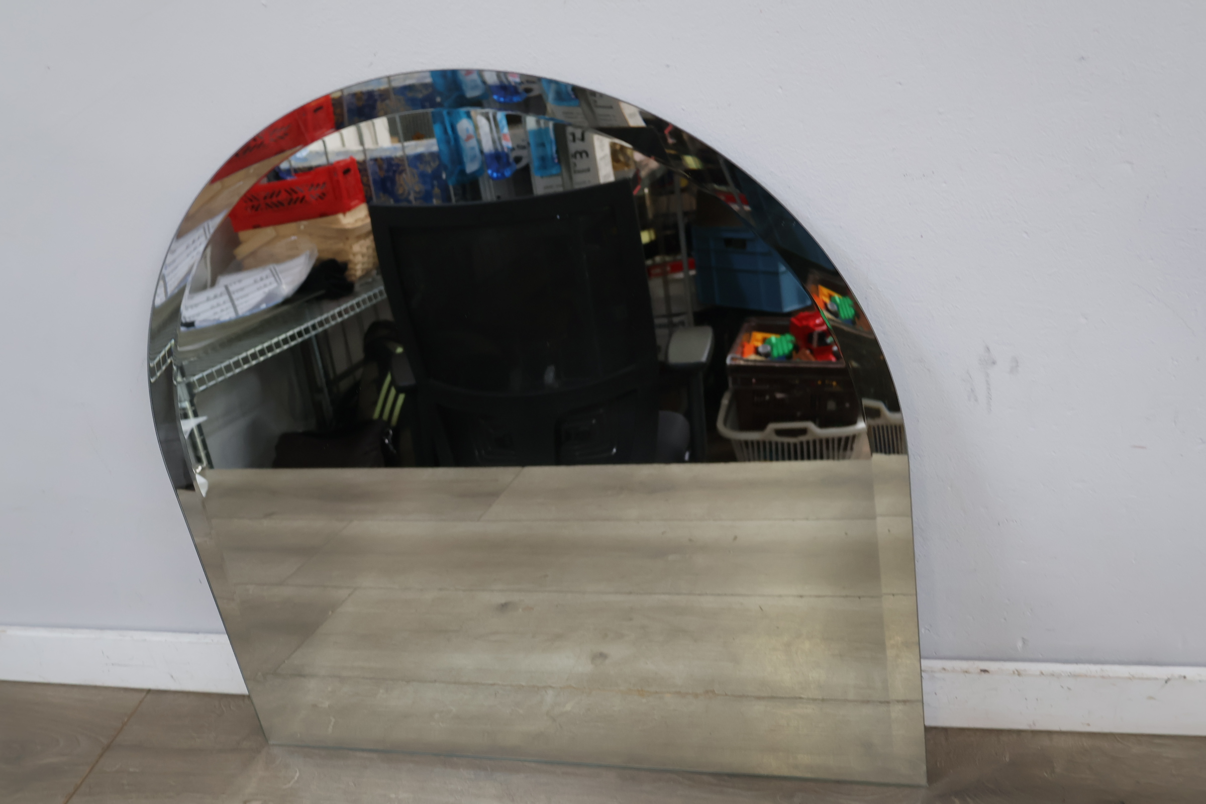Wandspiegel met afgeronde bovenkant – foto 5 – kavel bij GSD Auctions, Zoeterwoude
