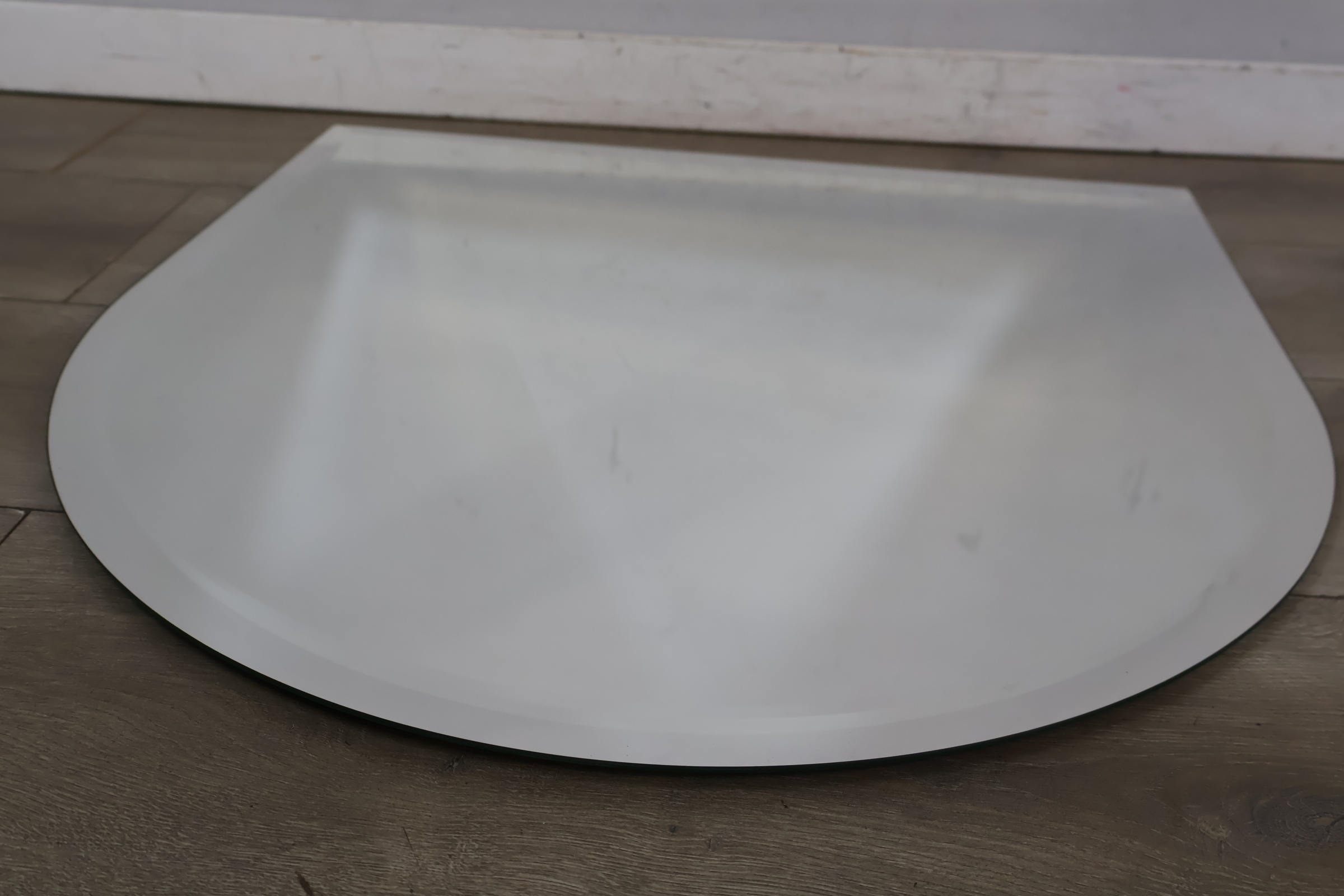 Wandspiegel met afgeronde bovenkant – foto 10 – kavel bij GSD Auctions, Zoeterwoude