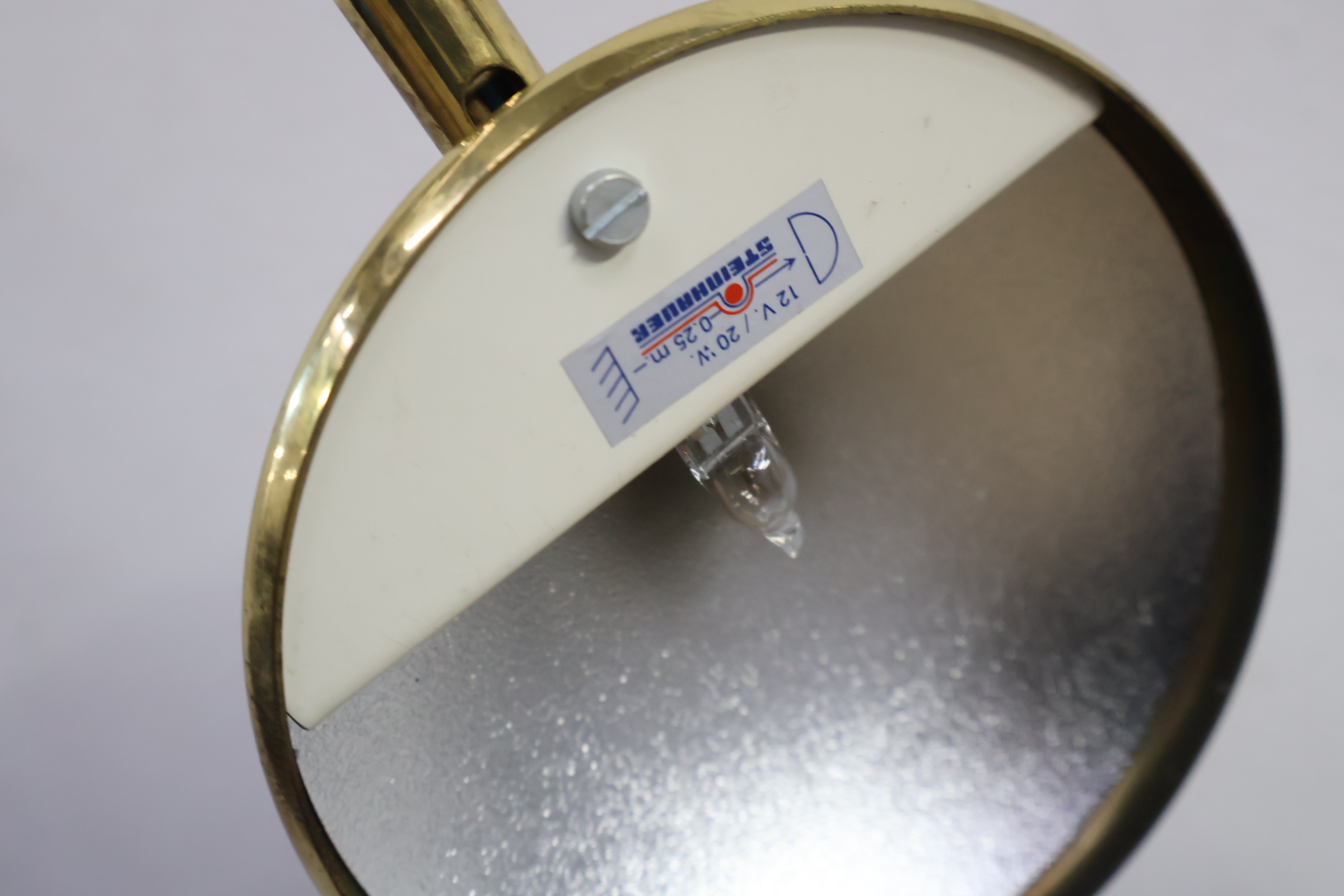 Dubbele boog vloerlamp met metalen kapjes' – foto 6 – kavel bij GSD Auctions, Zoeterwoude